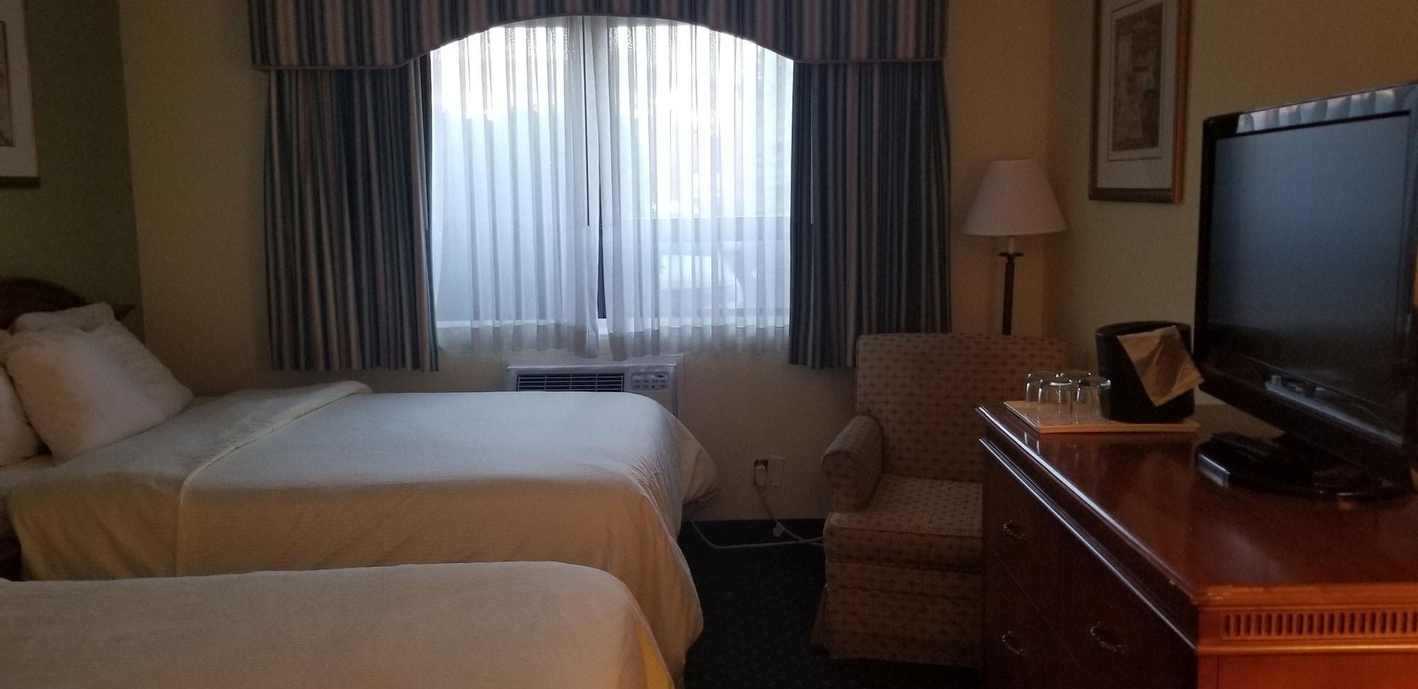 The Lakeside Inn, Room