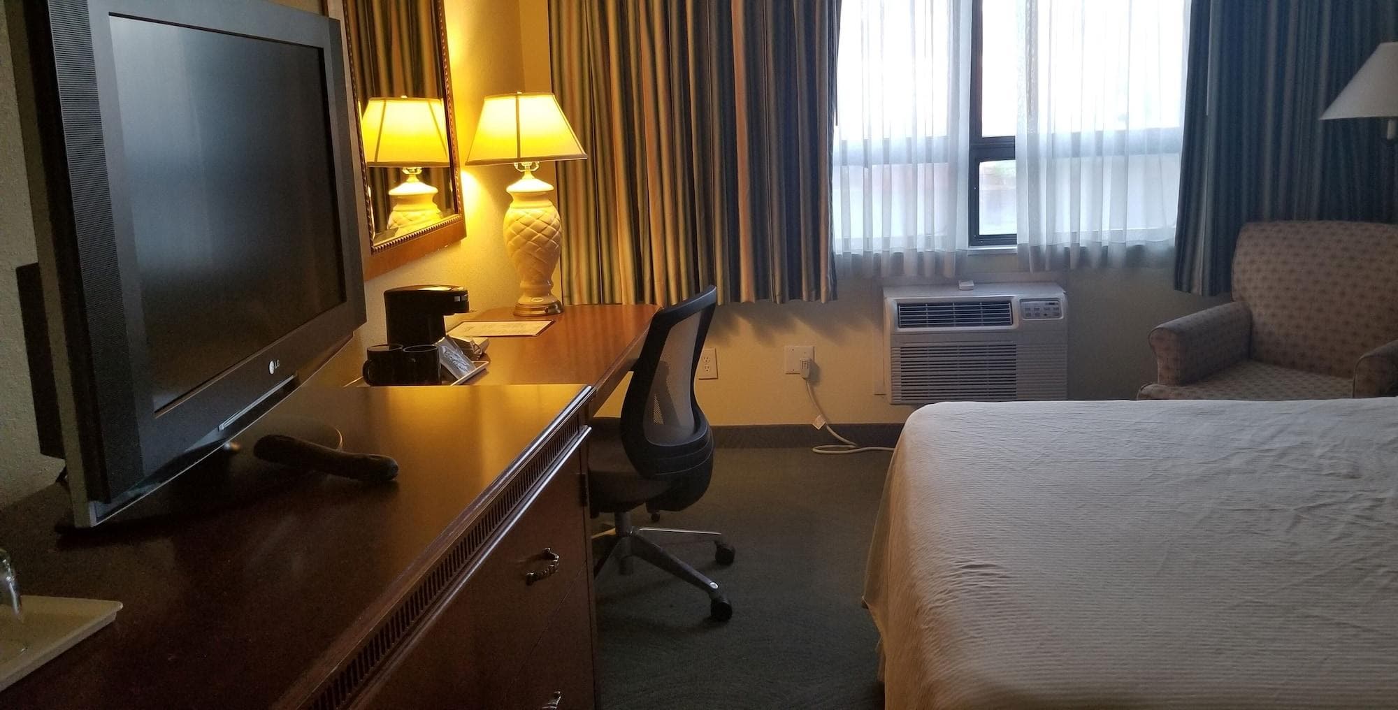 The Lakeside Inn, Room