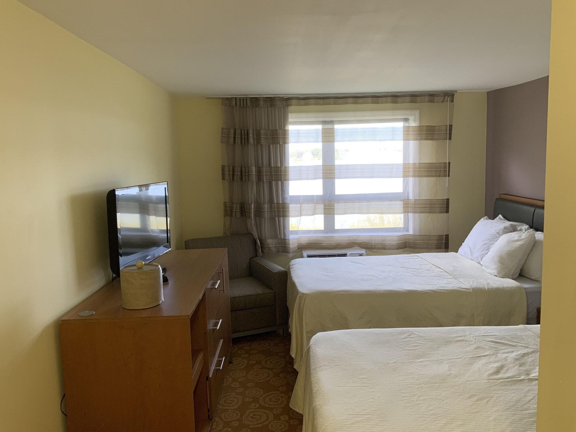 The Lakeside Inn, Room