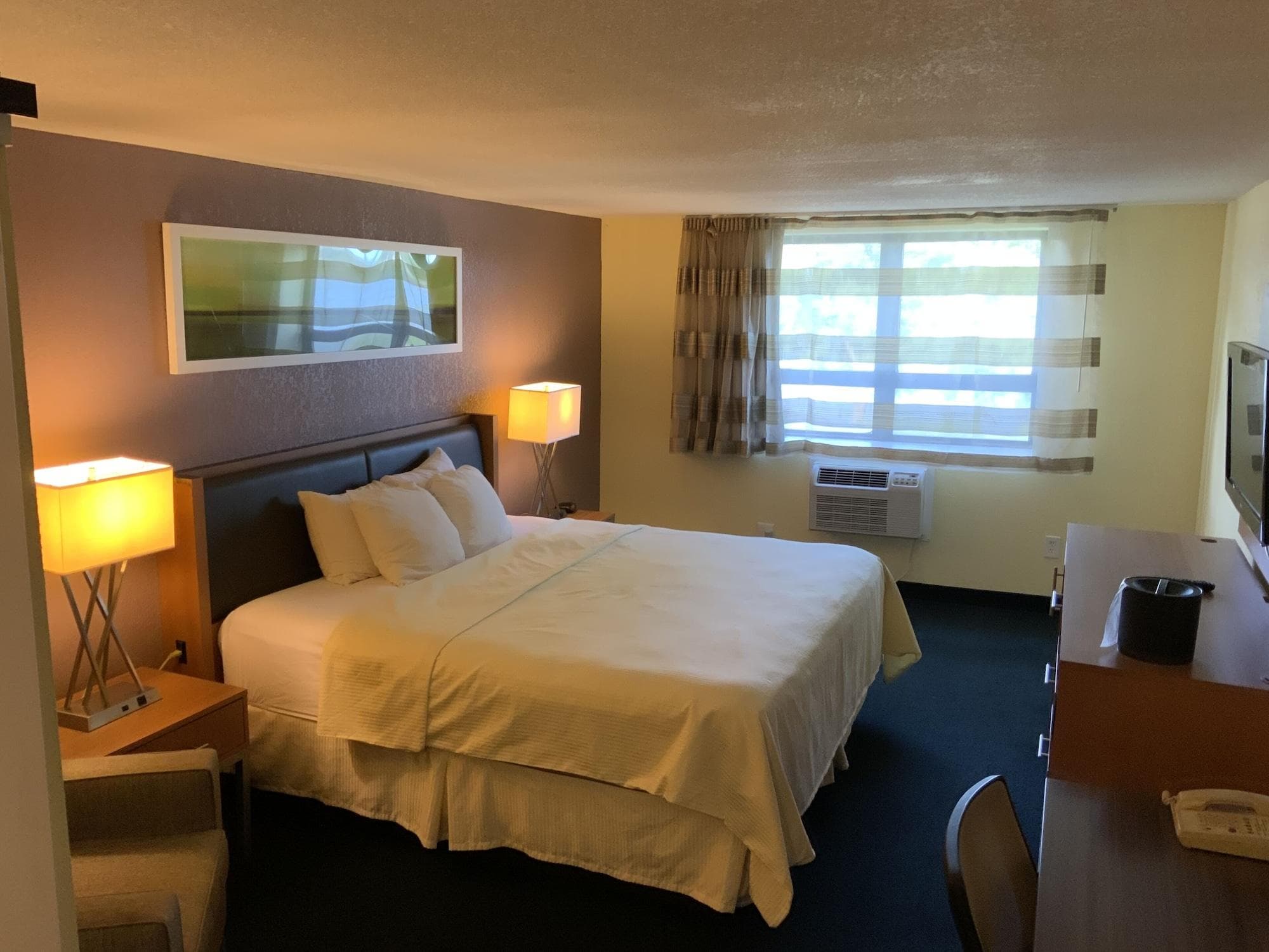 The Lakeside Inn, Room