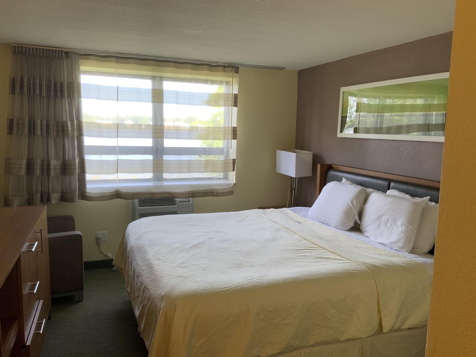 The Lakeside Inn, Room