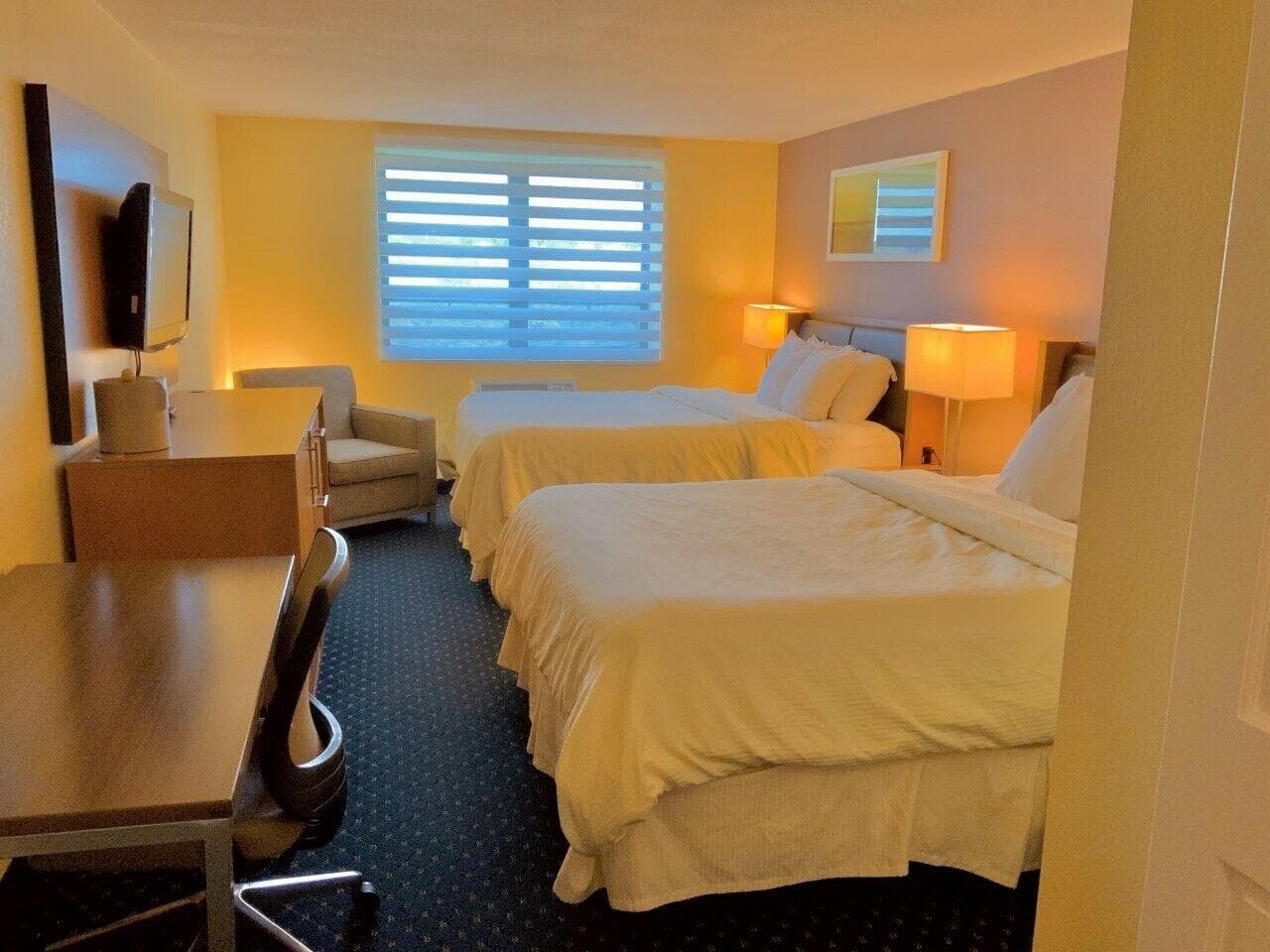 The Lakeside Inn, Room