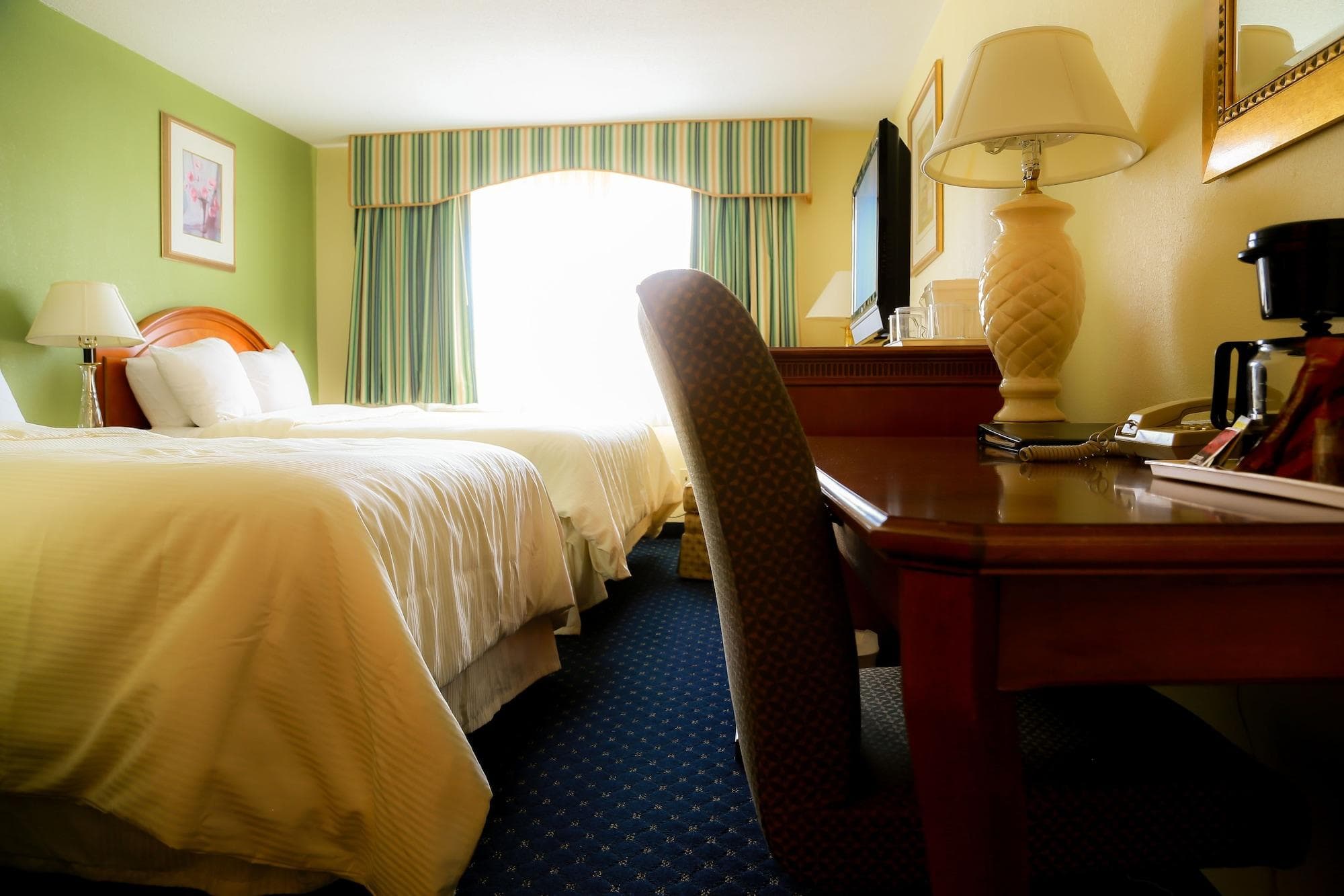 The Lakeside Inn, Room