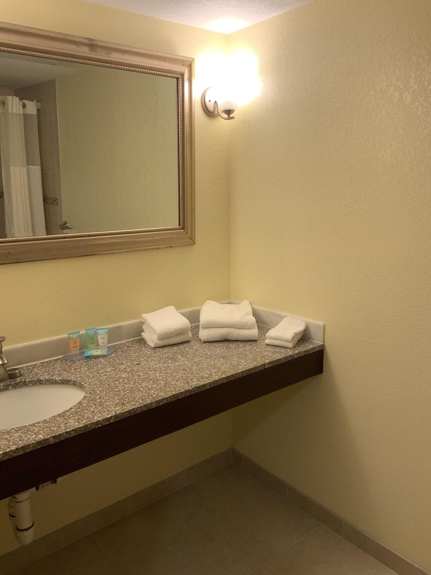 The Lakeside Inn, Room