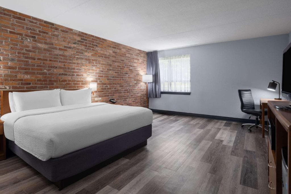 Travelodge by Wyndham Downtown Barrie, Room