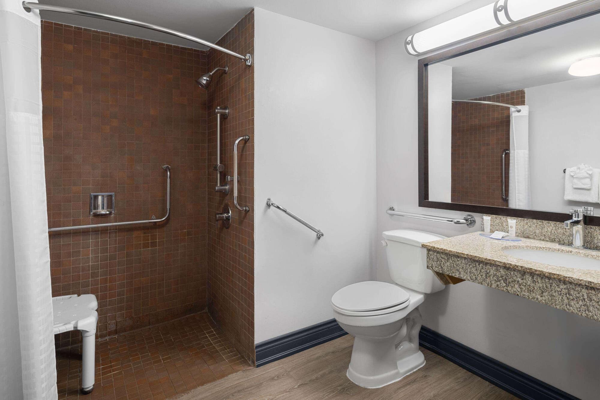 Travelodge by Wyndham Downtown Barrie, Room