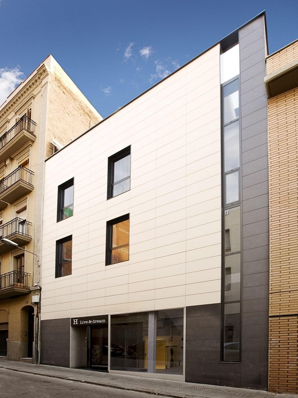 Live & Dream, General view