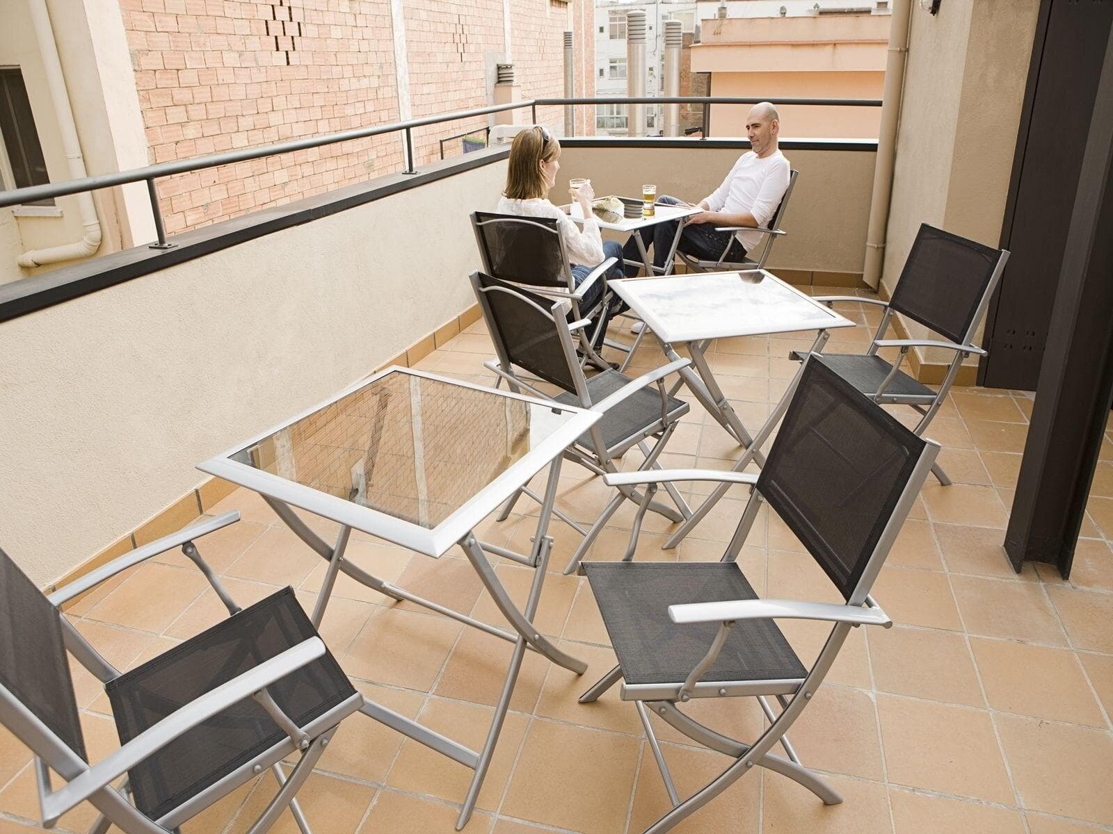 Live & Dream, Terrace