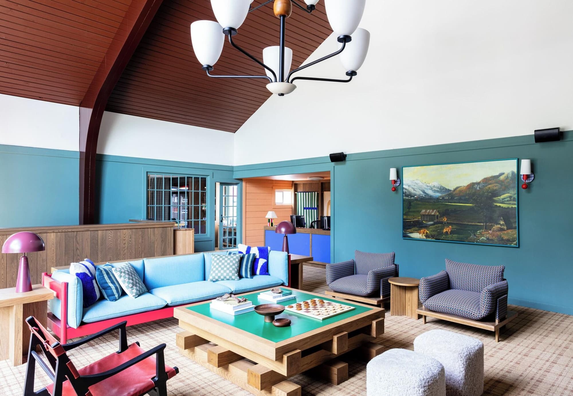 Outbound Stowe, Lobby