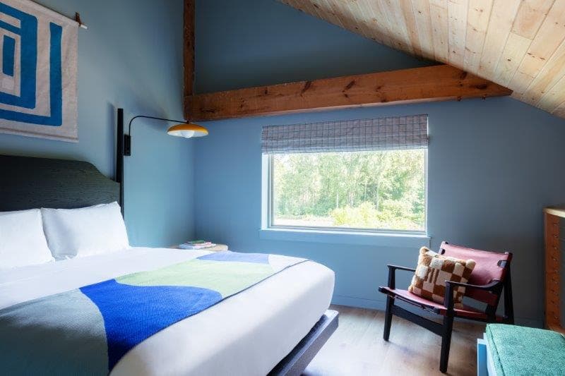 Outbound Stowe, Room