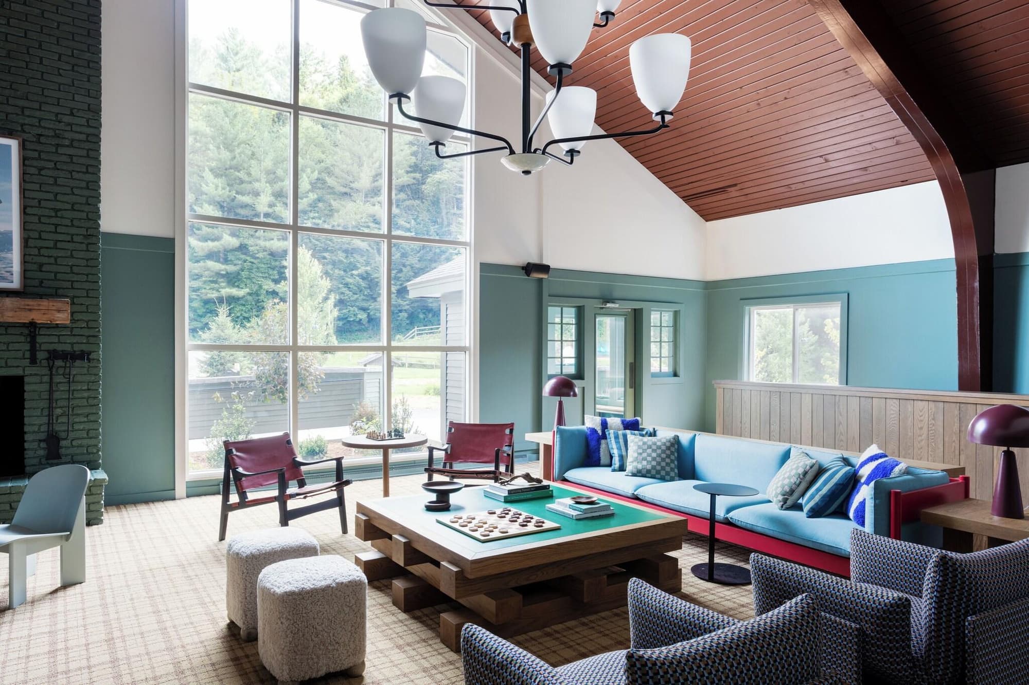 Outbound Stowe, Lobby