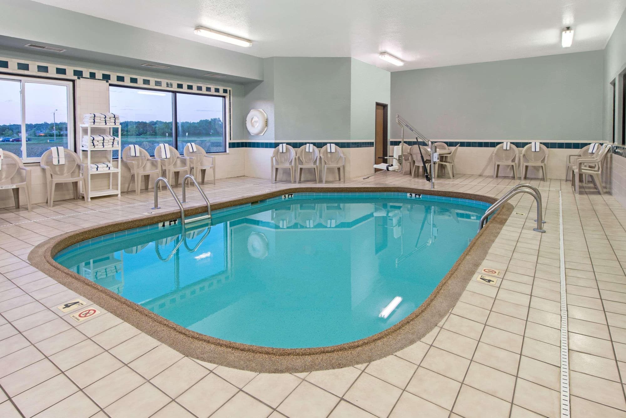 Days Inn by Wyndham Collinsville, Pool