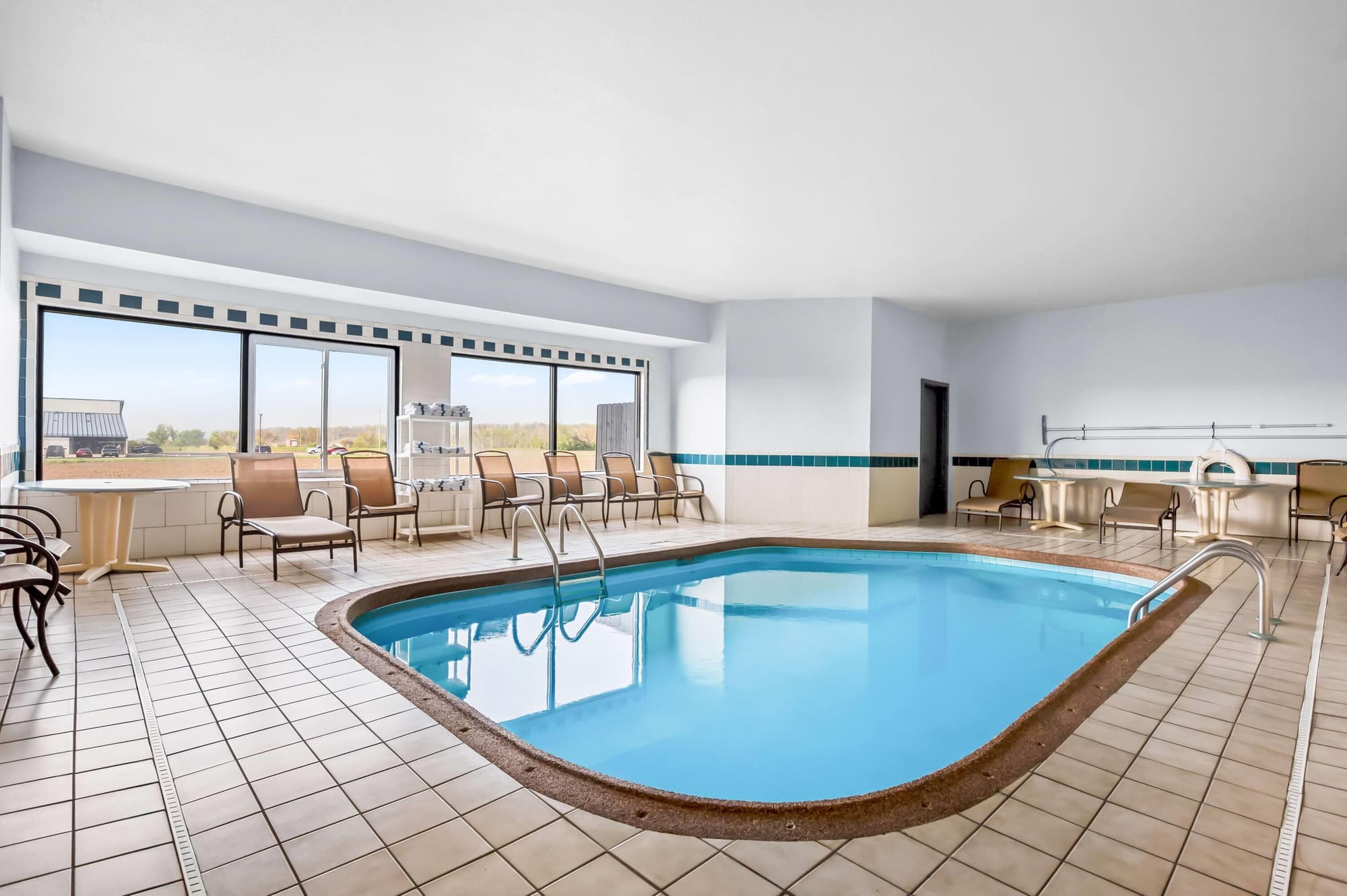 Days Inn by Wyndham Collinsville, Pool