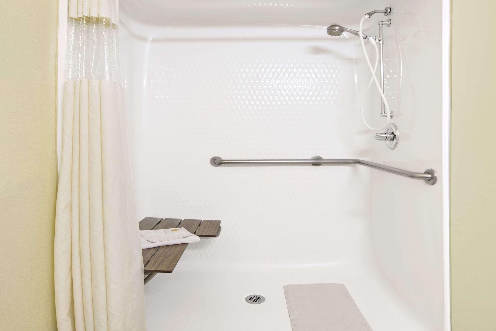 Days Inn by Wyndham Collinsville, Room