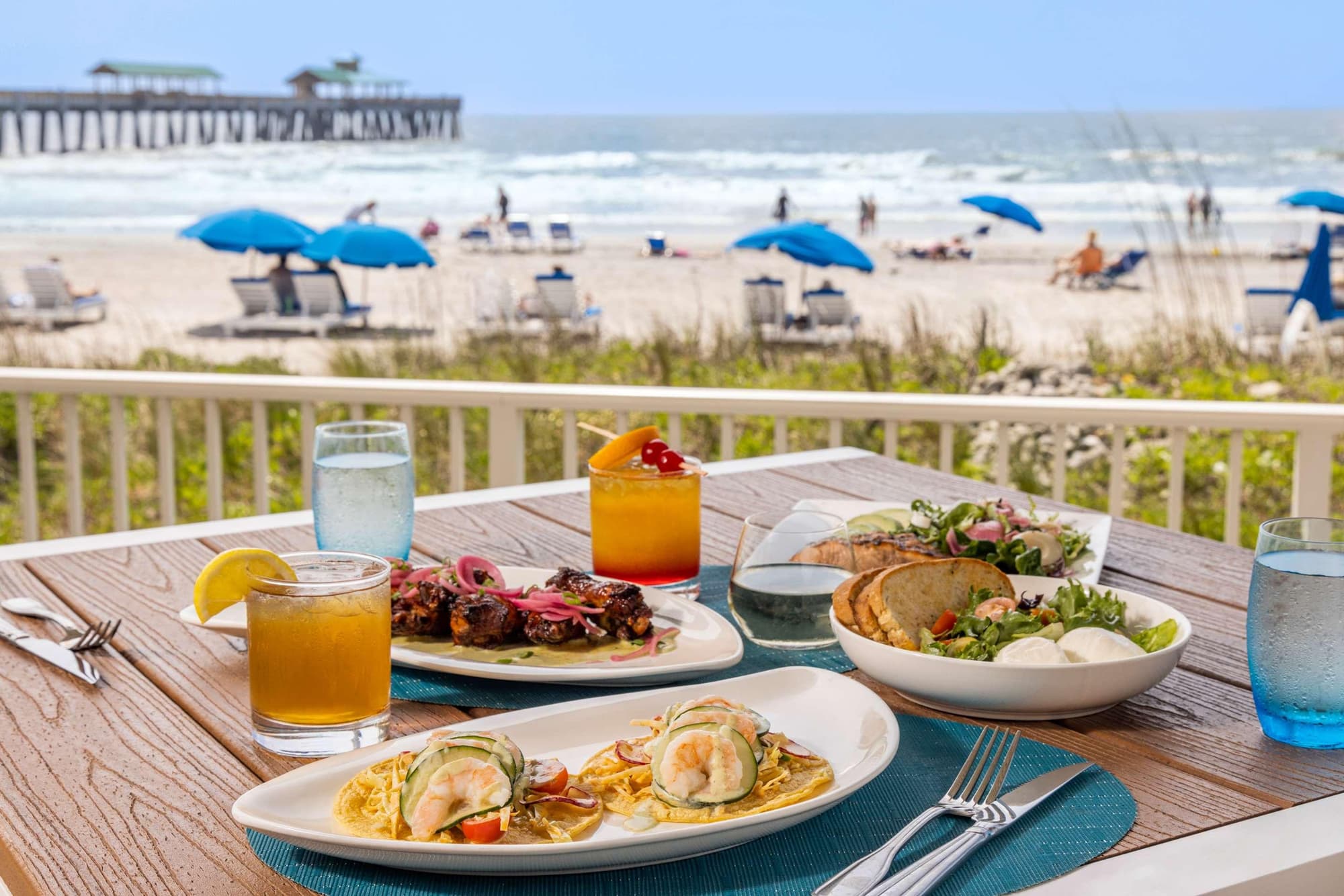 Tides Folly Beach, Restaurant