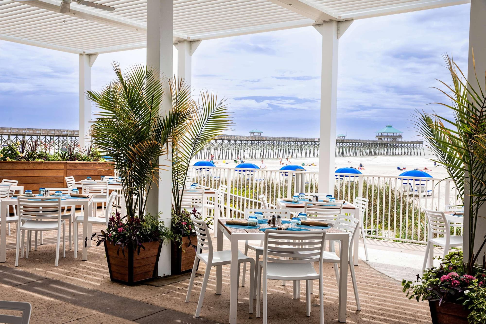 Tides Folly Beach, Restaurant