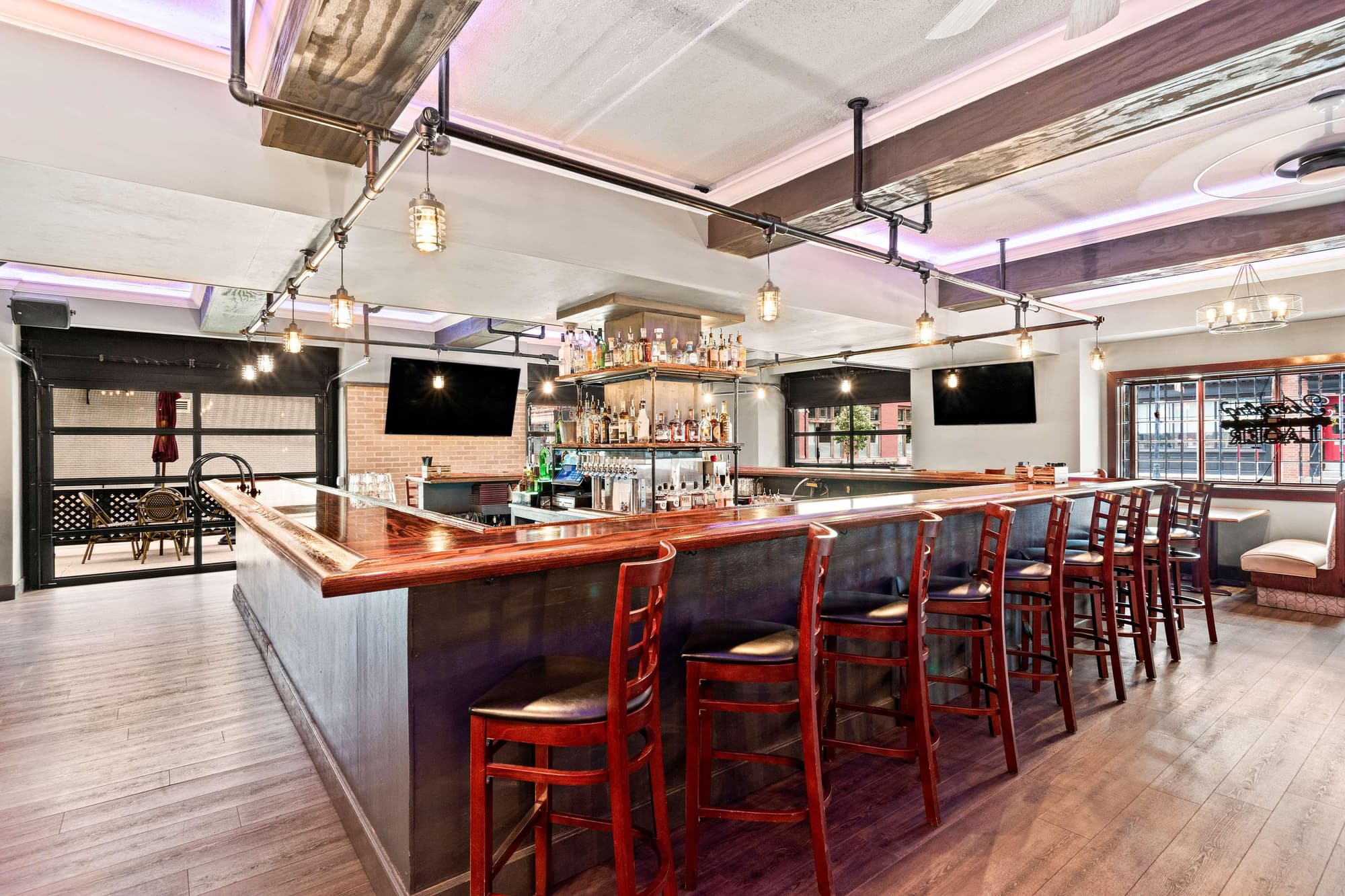 Genetti Hotel, SureStay Collection by Best Western, Bar