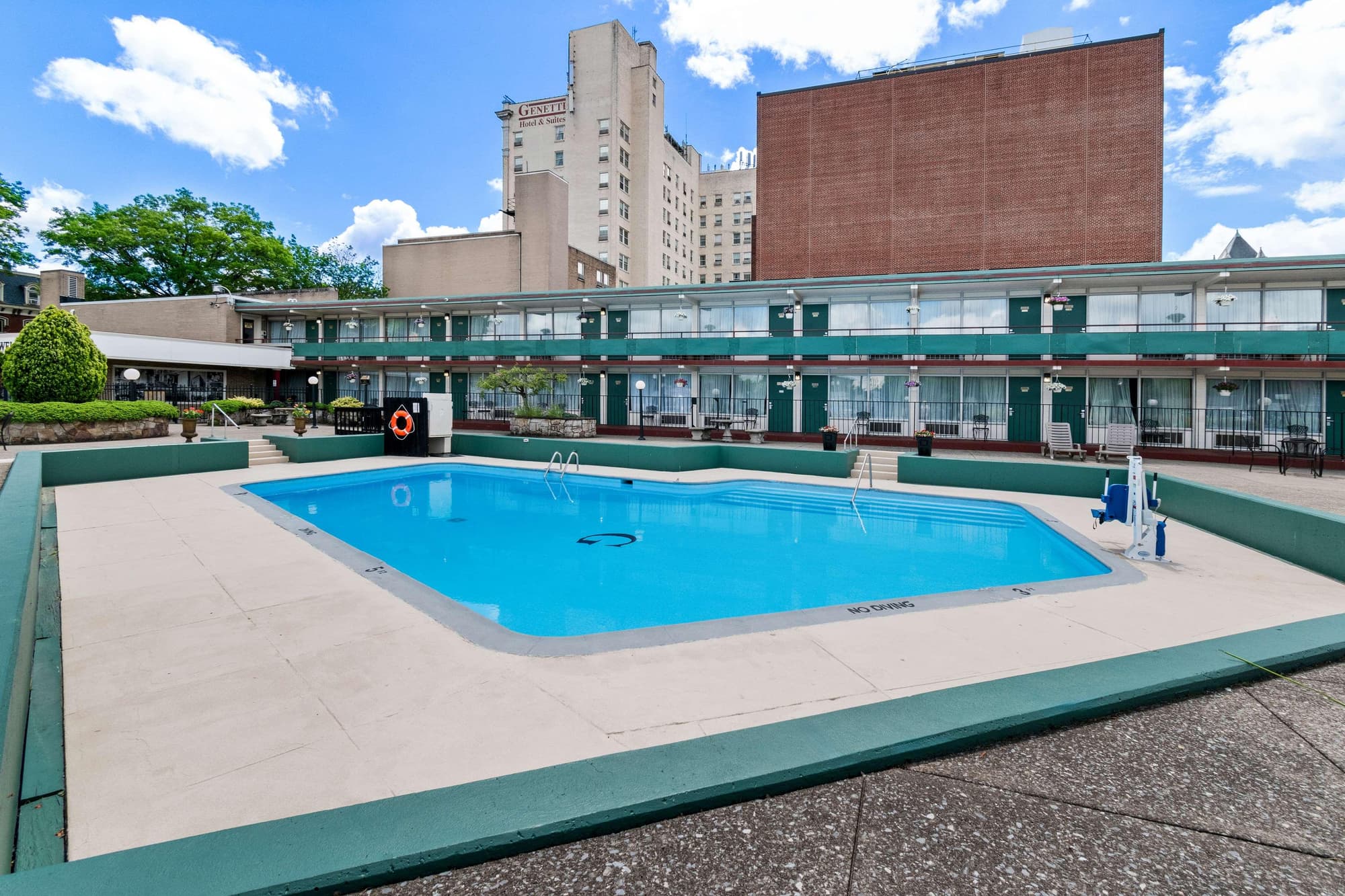 Genetti Hotel, SureStay Collection by Best Western, Pool