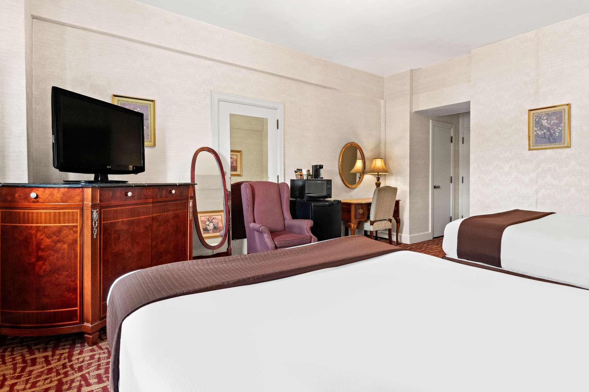 Genetti Hotel, SureStay Collection by Best Western, Room