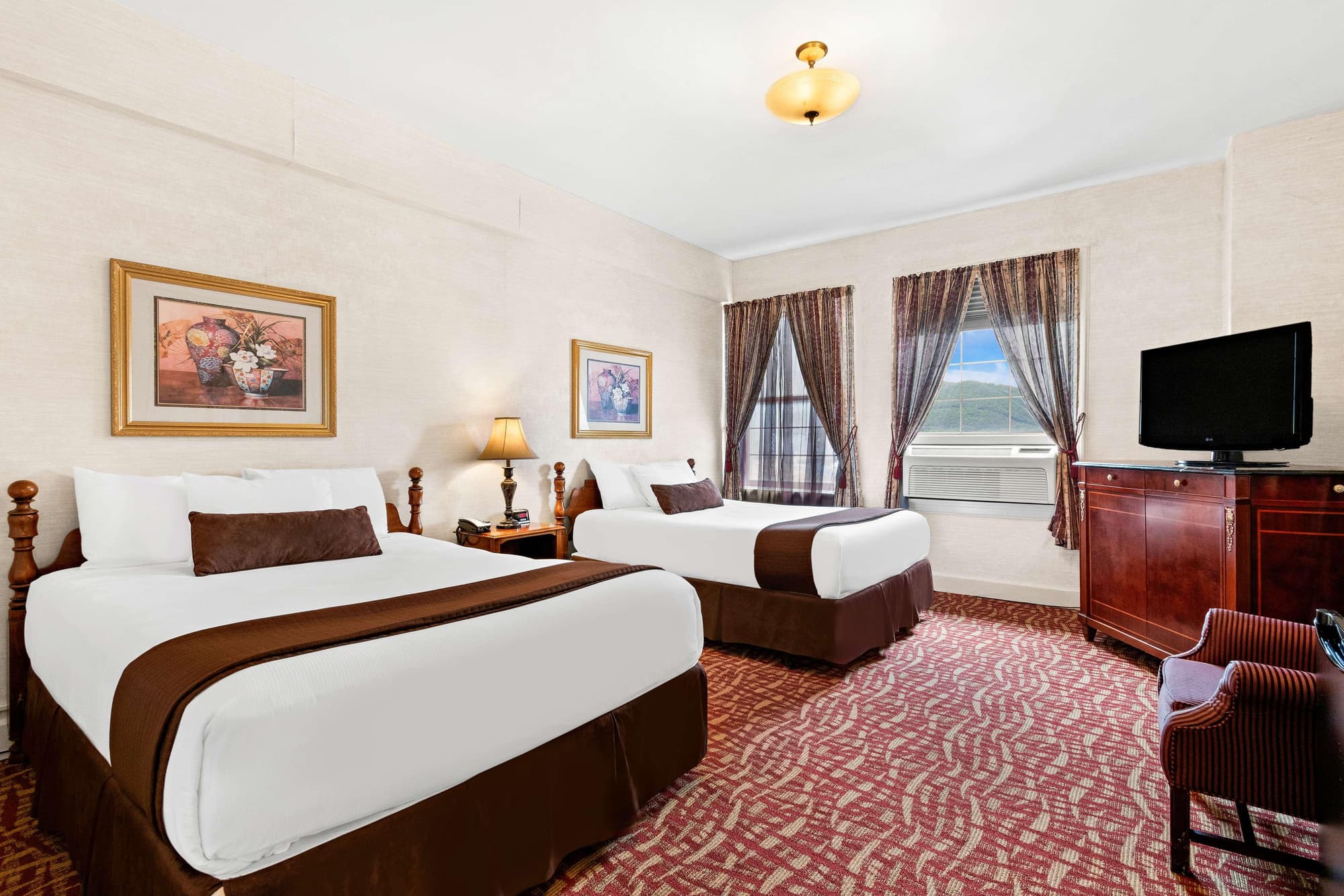 Genetti Hotel, SureStay Collection by Best Western, Room