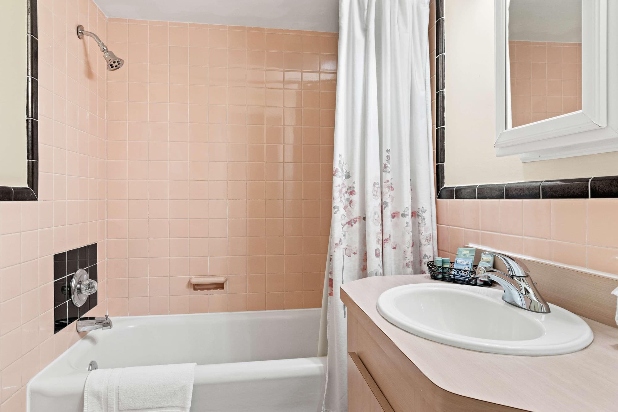 Genetti Hotel, SureStay Collection by Best Western, Room