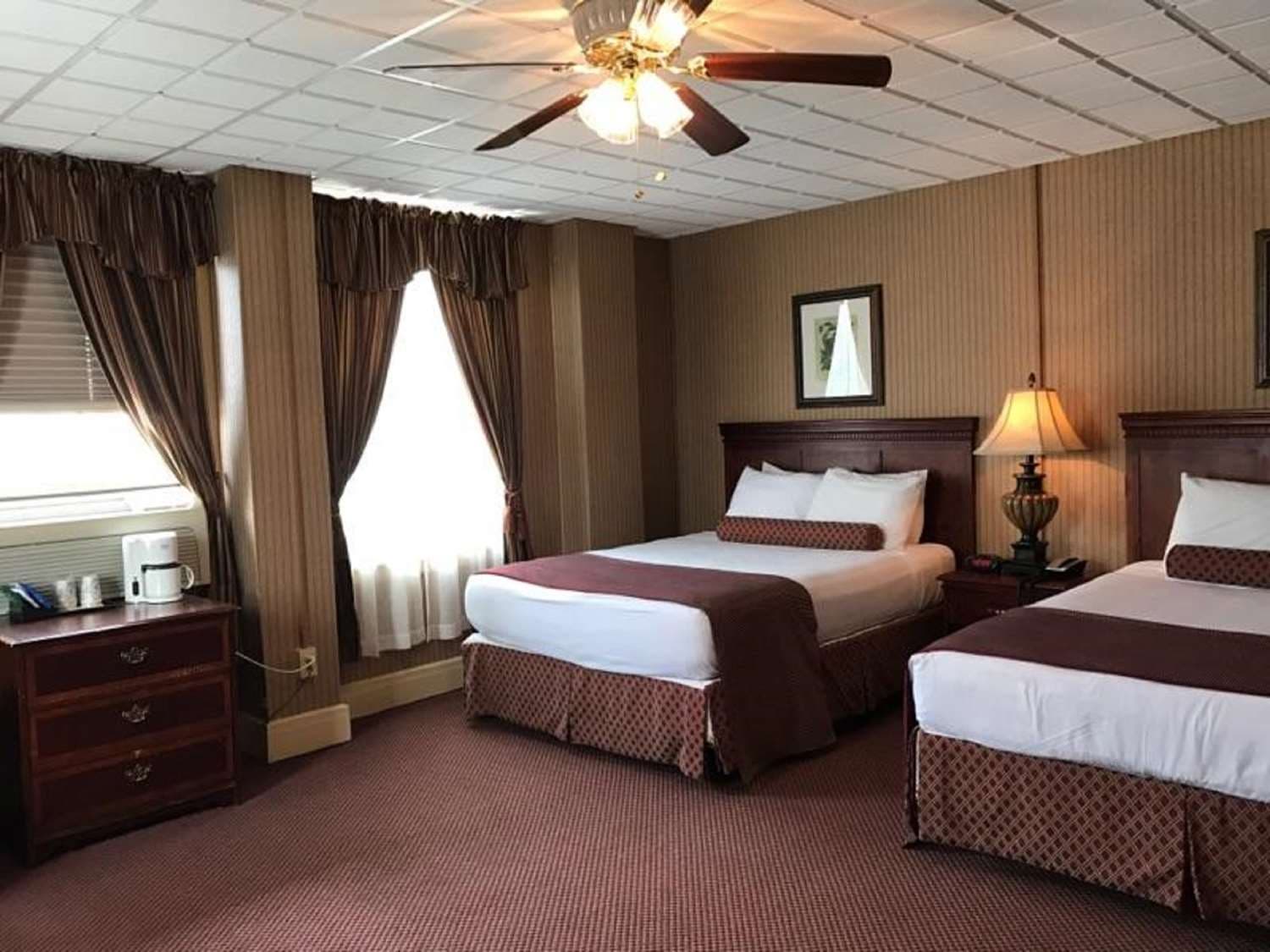 Genetti Hotel, SureStay Collection by Best Western, Room