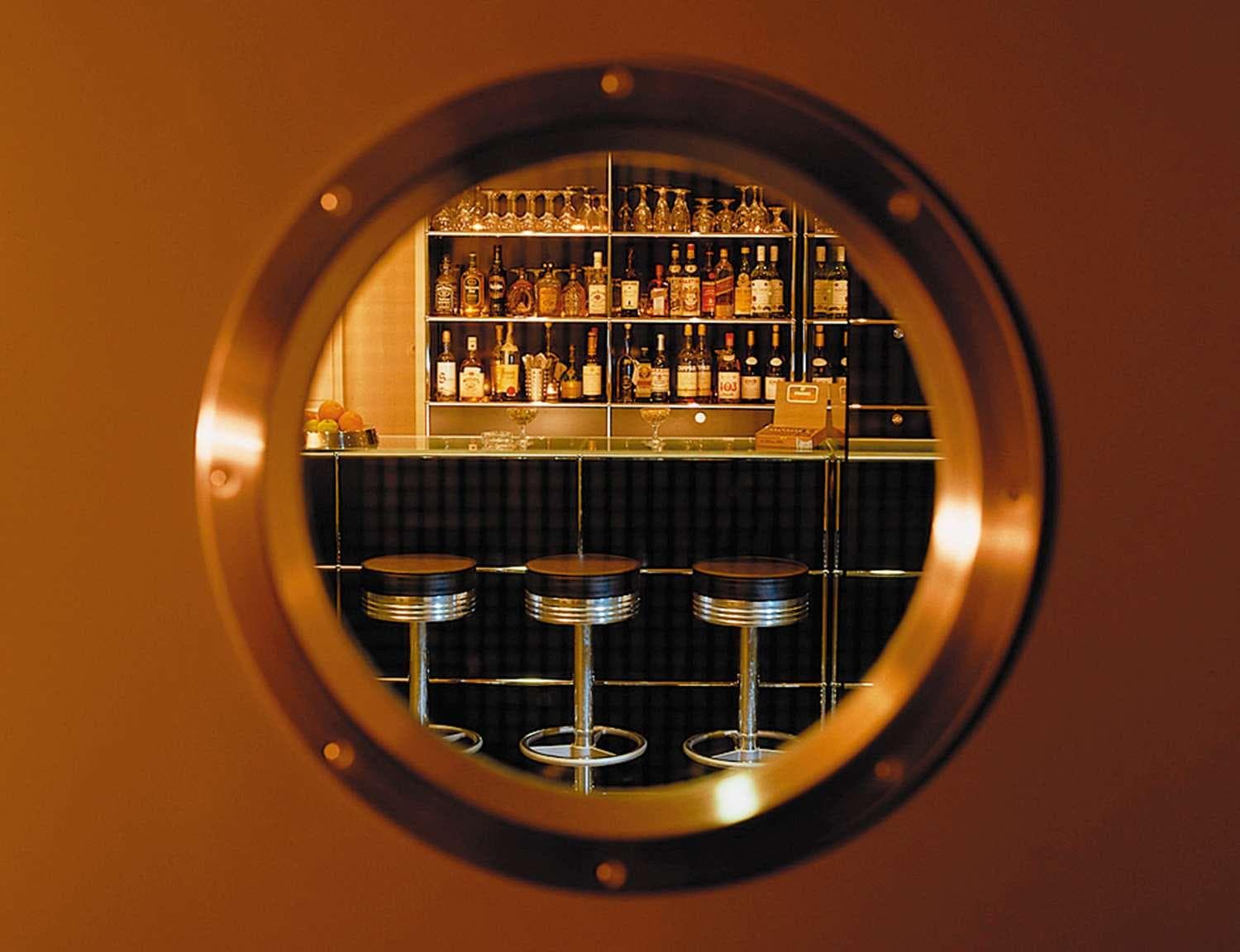 Ferrotel Duisburg, Bar