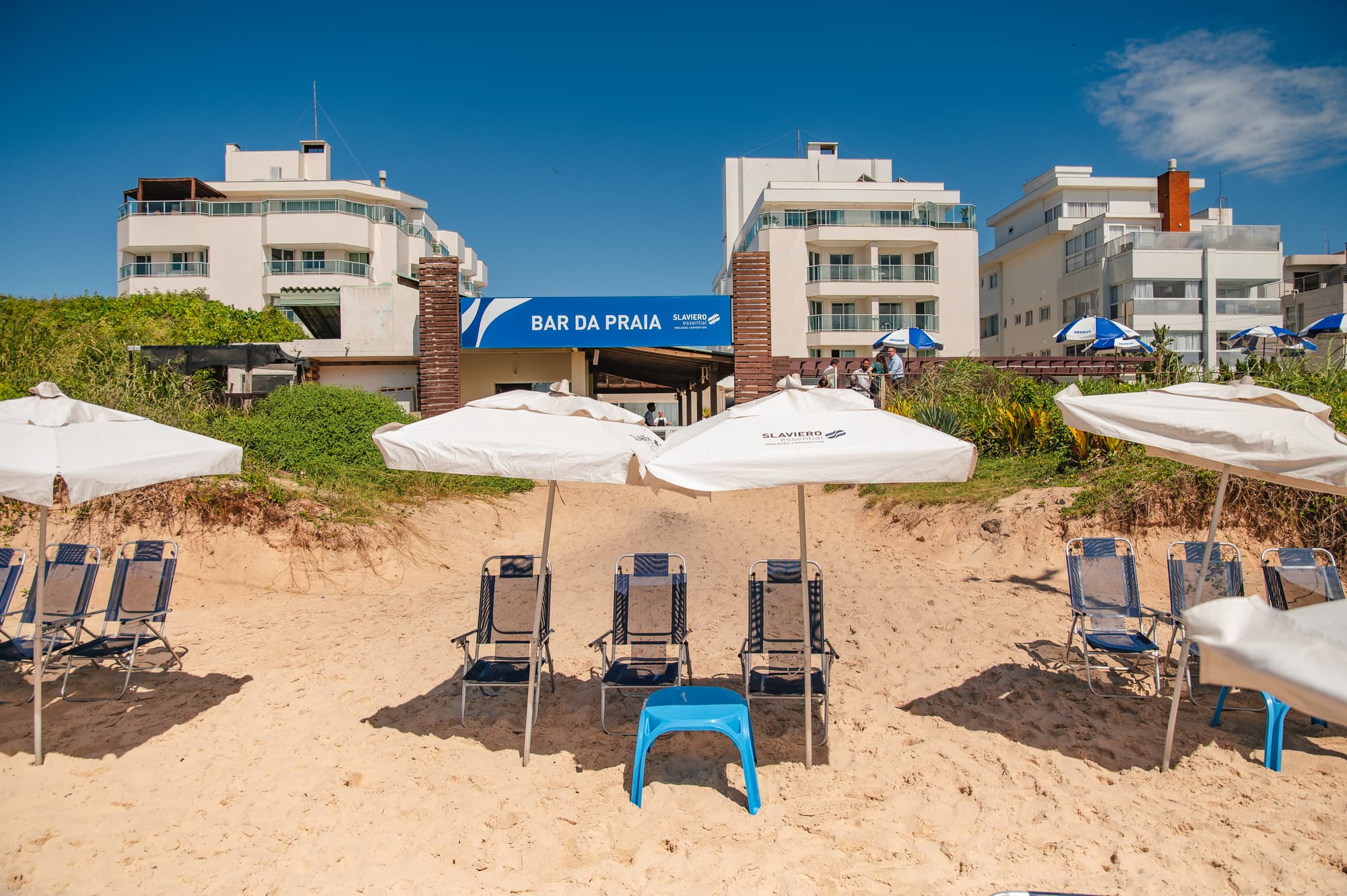 Slaviero Ingleses Convention, Bar