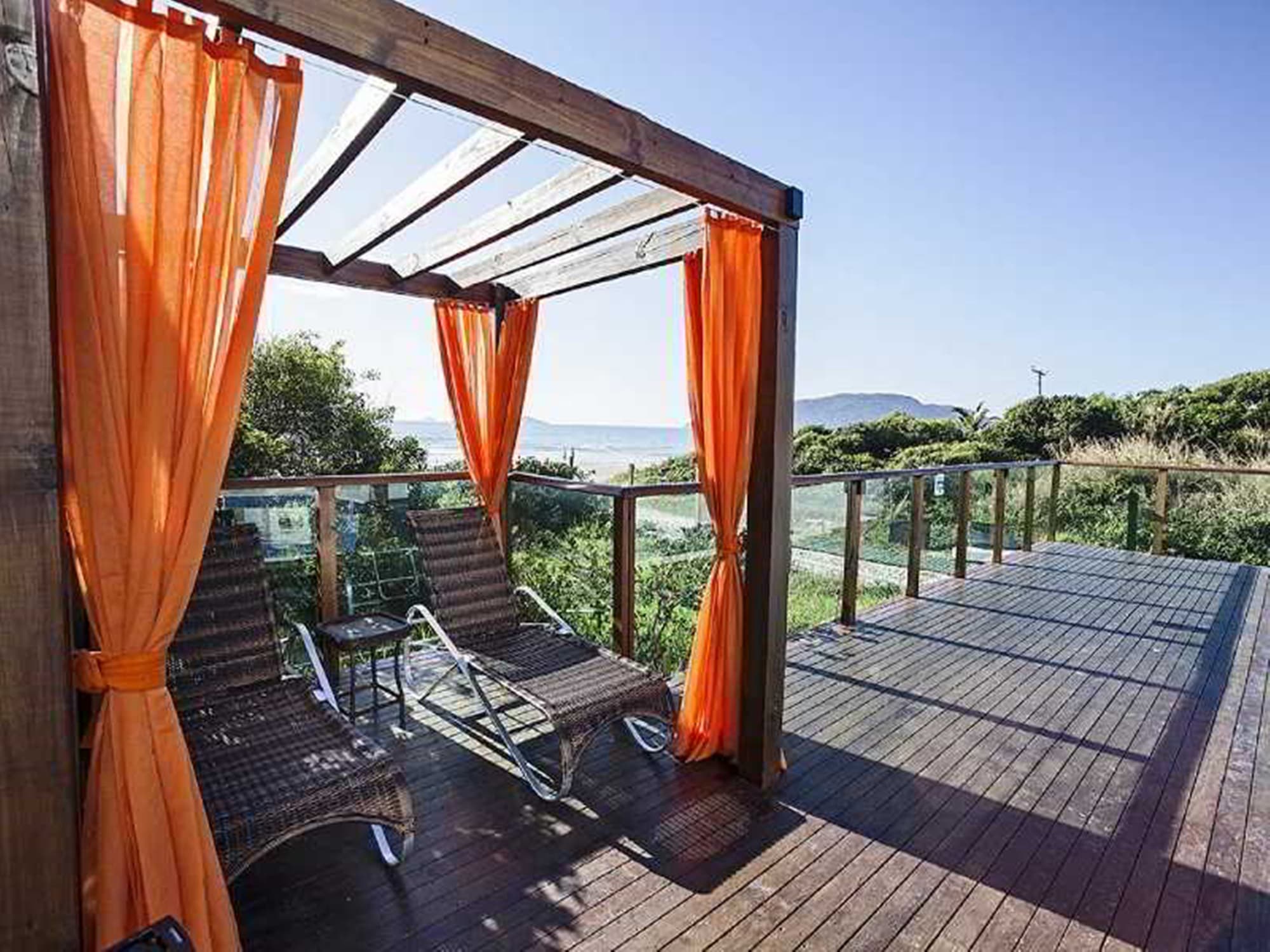 Slaviero Ingleses Convention, Sports and Entertainment