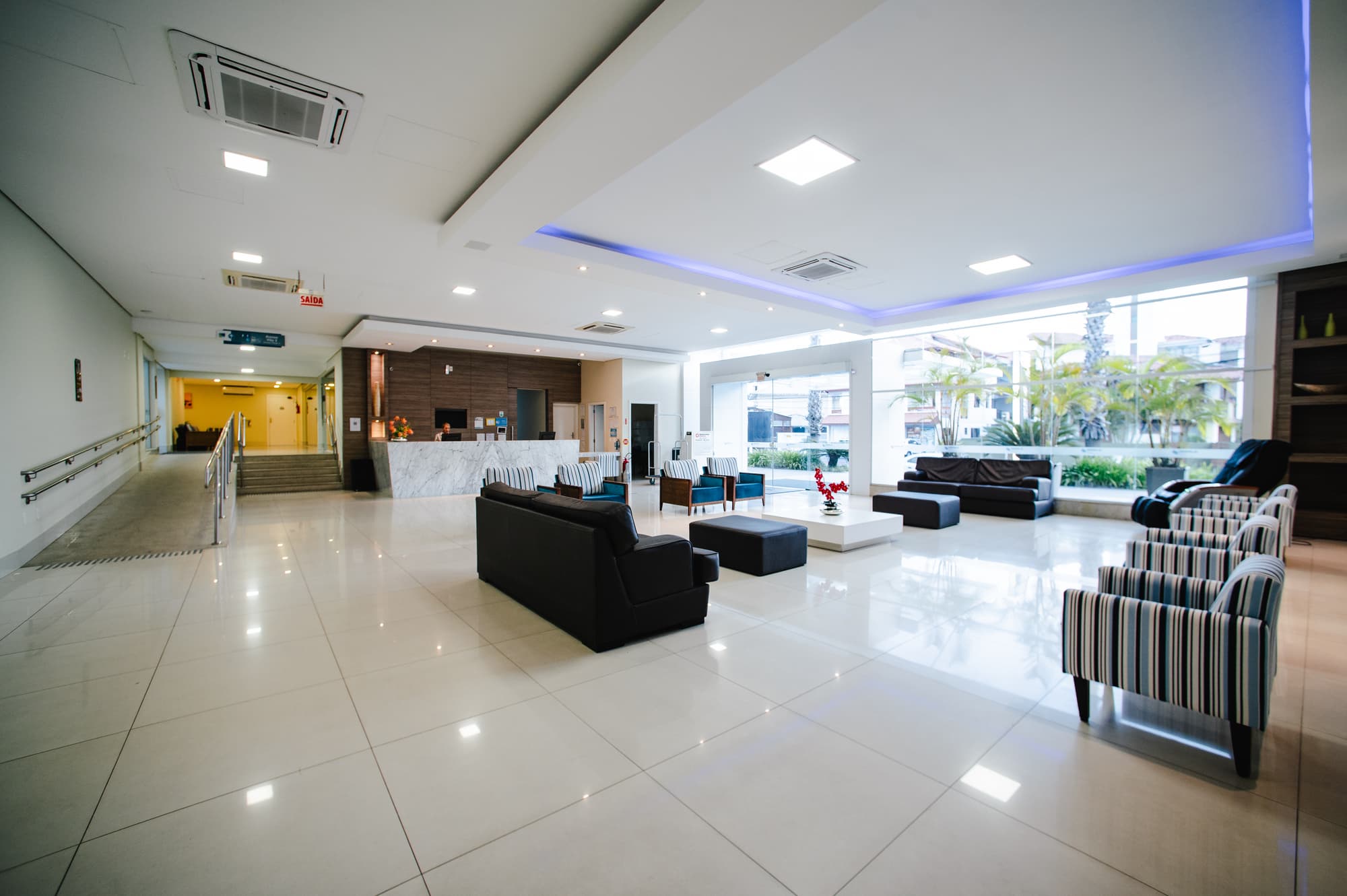 Slaviero Ingleses Convention, Lobby