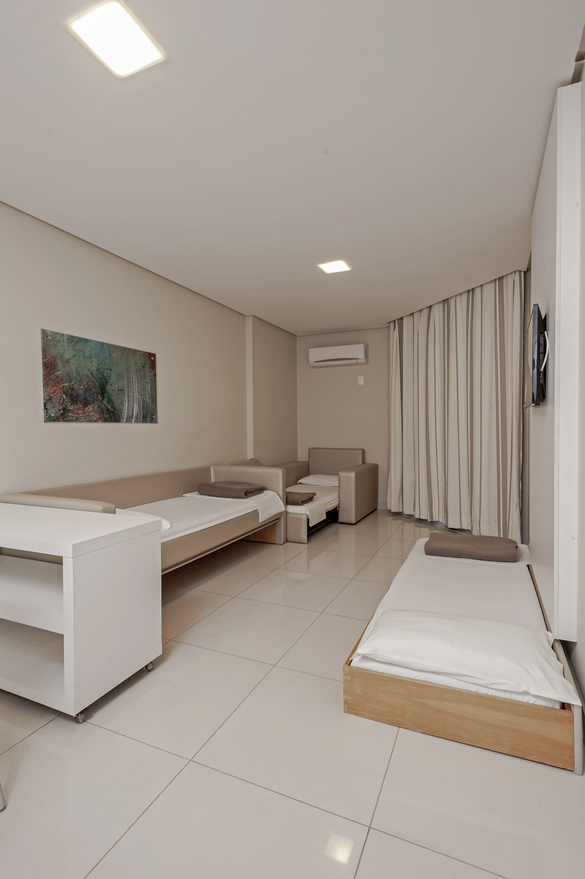 Slaviero Ingleses Convention, Room