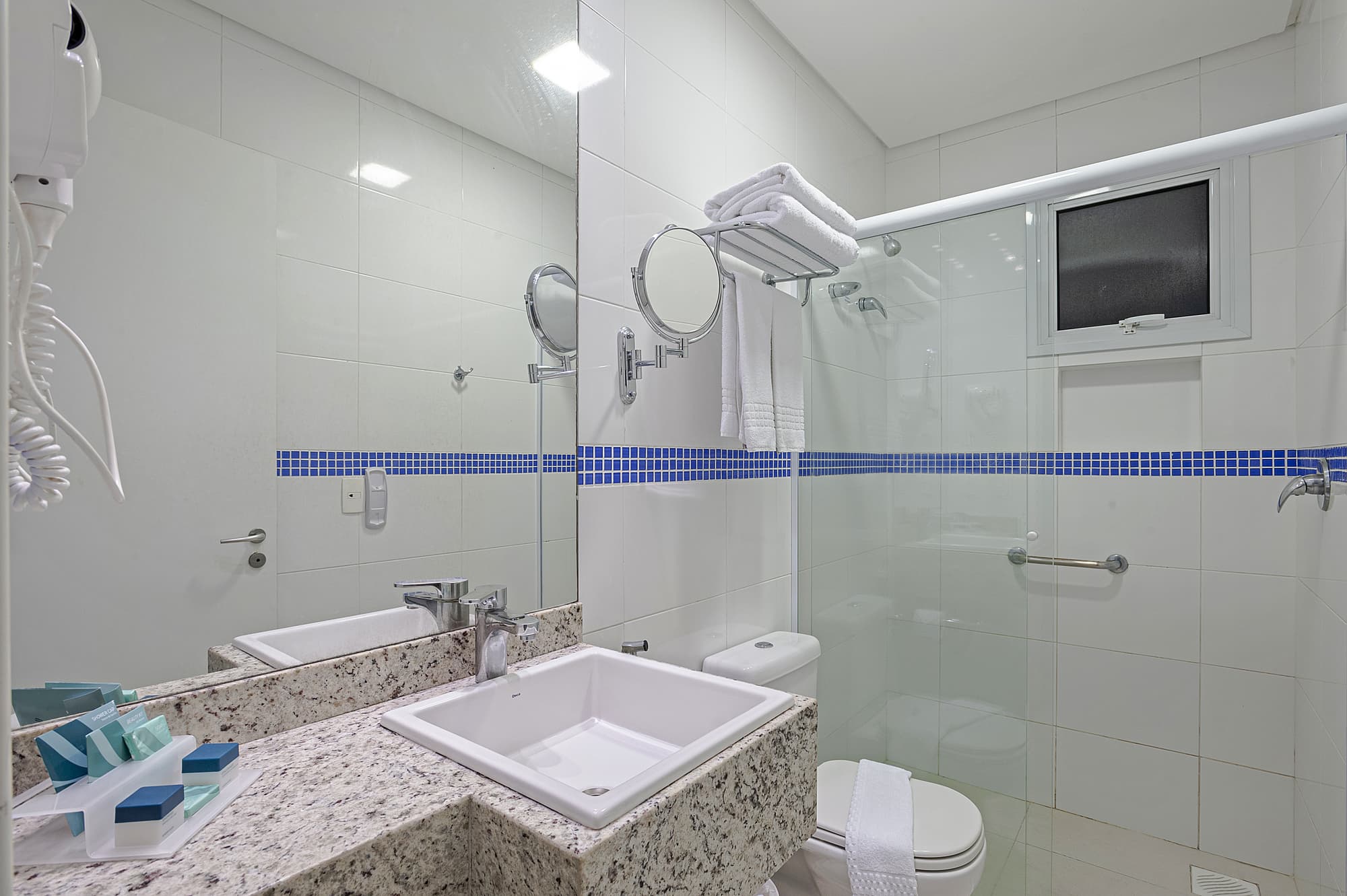 Slaviero Ingleses Convention, Room