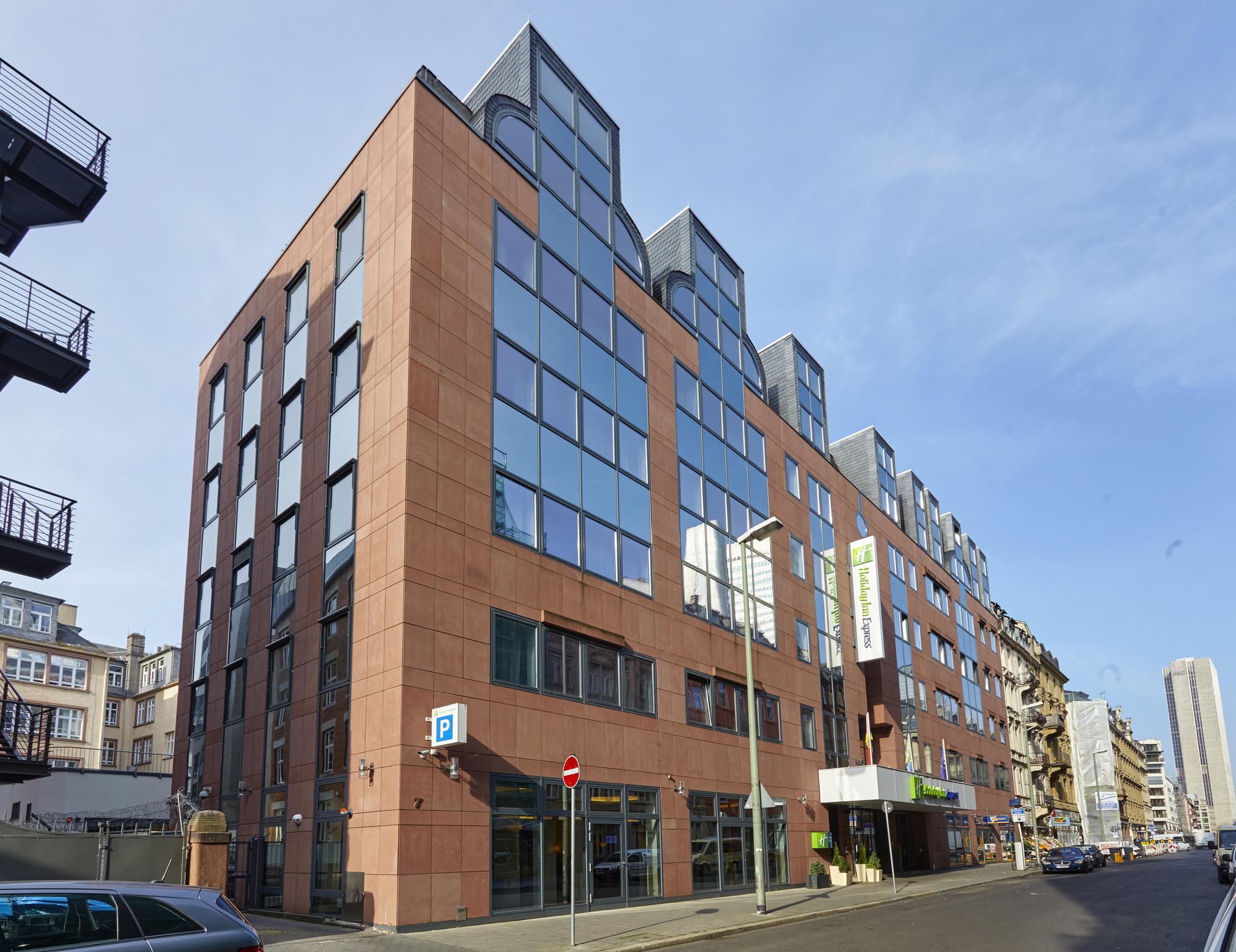 Premier Inn Frankfurt City Centre, General view