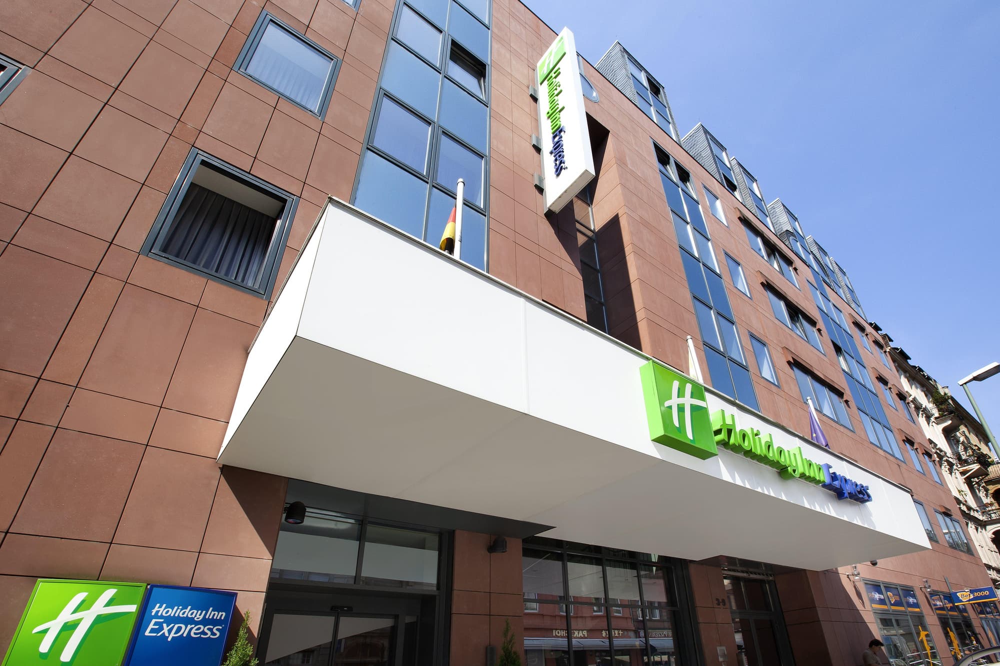 Premier Inn Frankfurt City Centre, General view