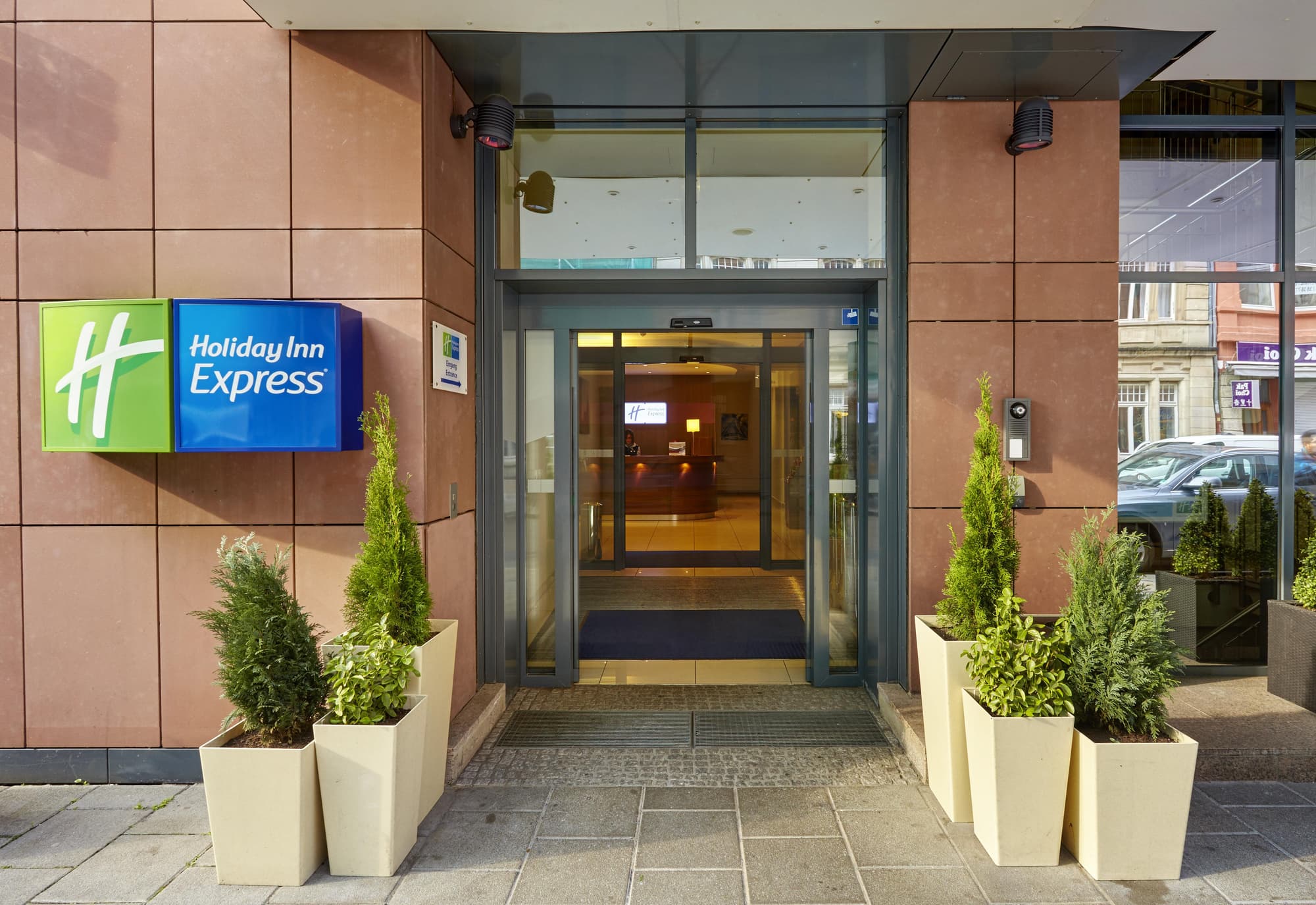 Premier Inn Frankfurt City Centre, General view