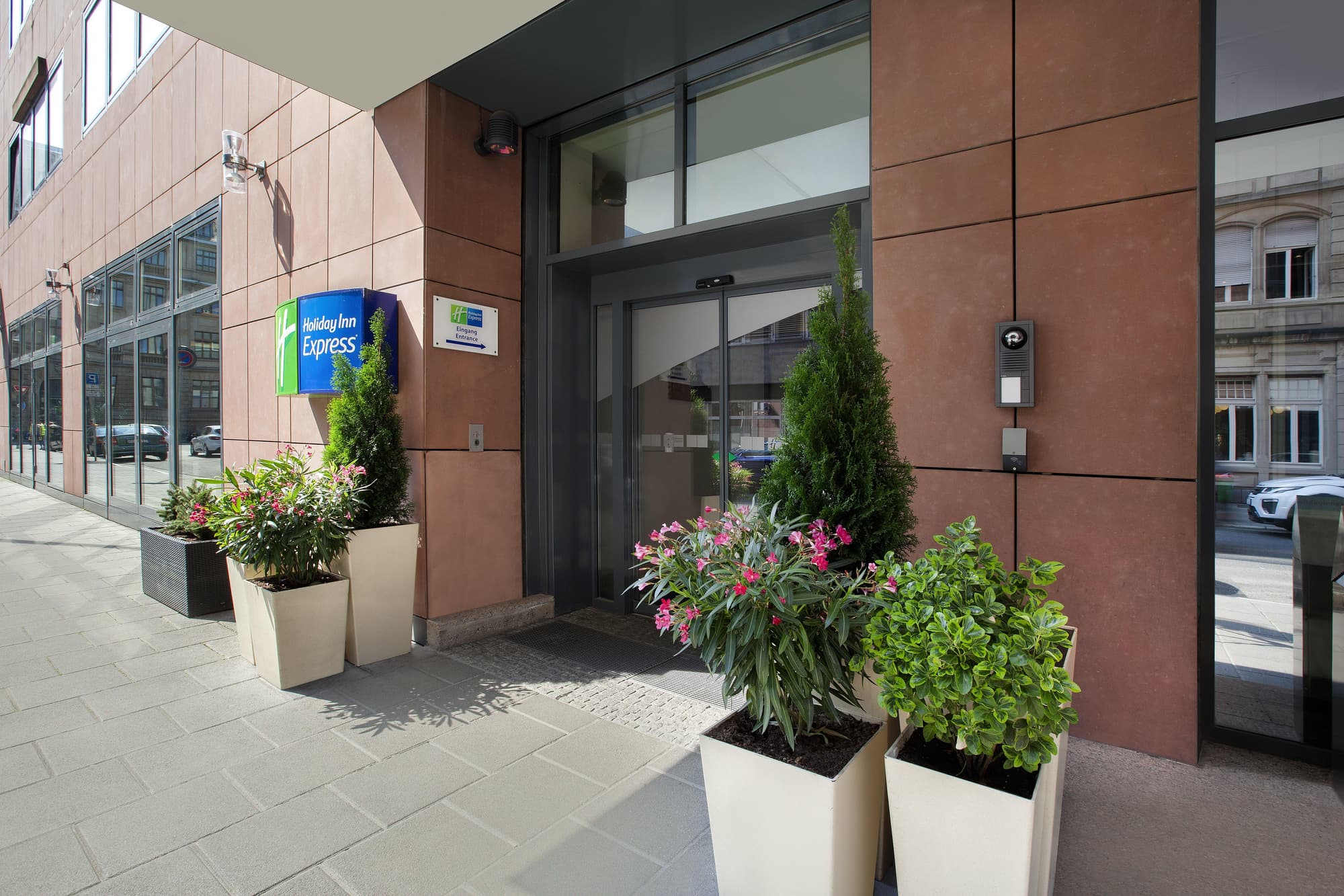 Premier Inn Frankfurt City Centre, General view