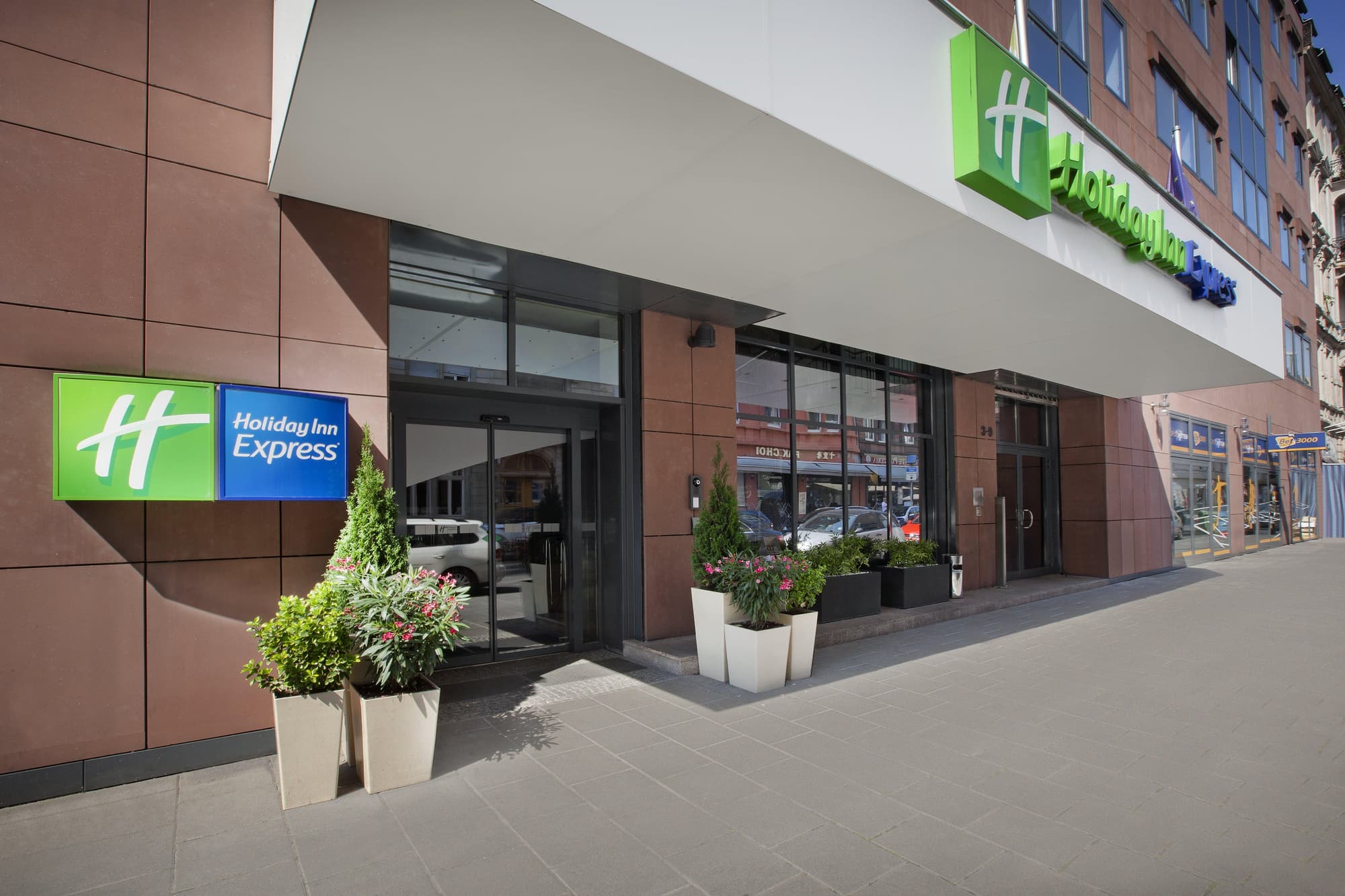 Premier Inn Frankfurt City Centre, General view