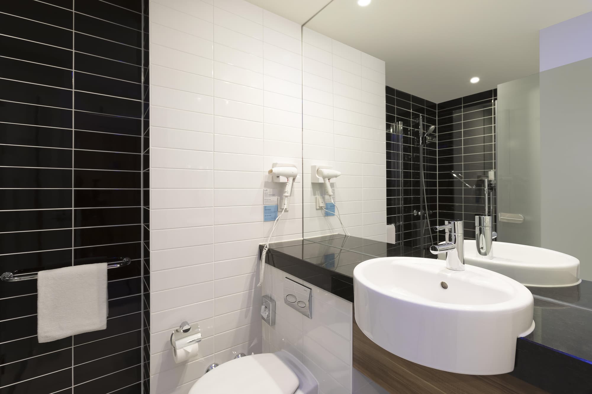 Premier Inn Frankfurt City Centre, Room