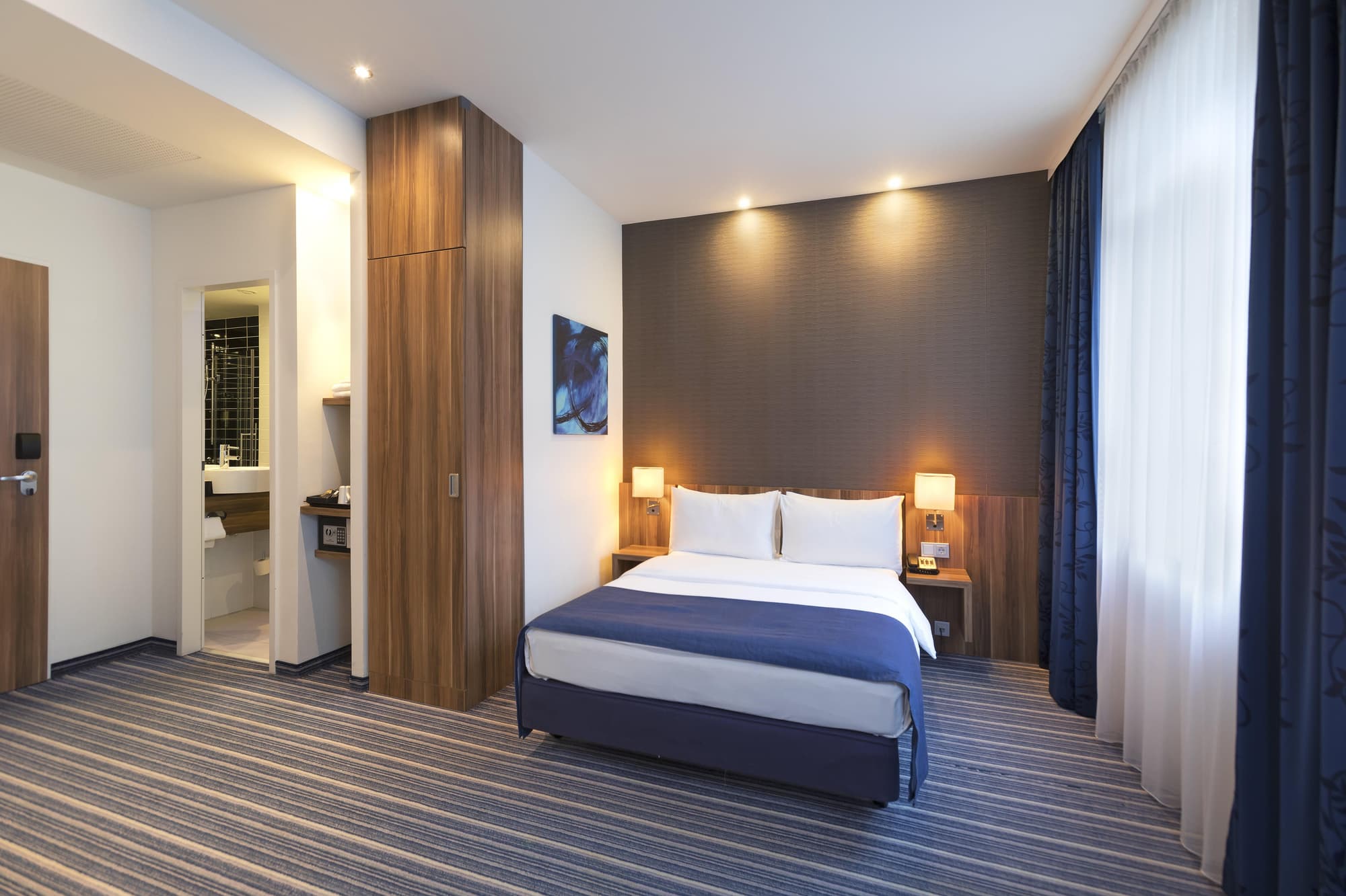 Premier Inn Frankfurt City Centre, Room