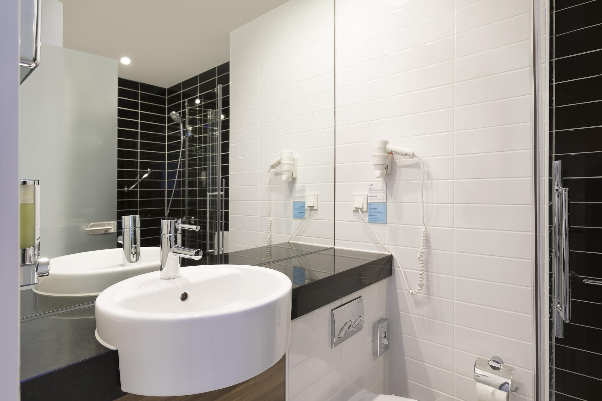 Premier Inn Frankfurt City Centre, Room