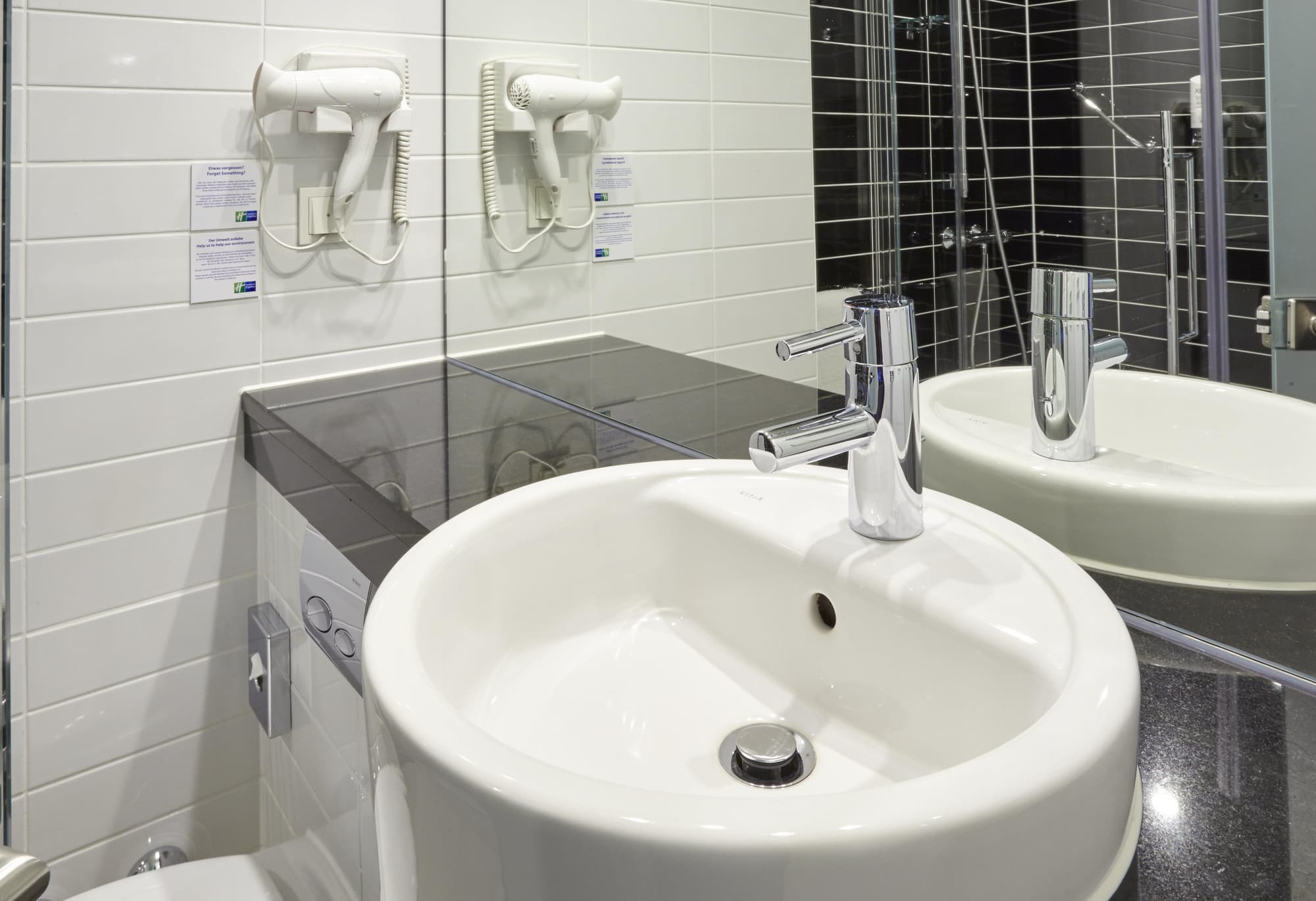 Premier Inn Frankfurt City Centre, Room