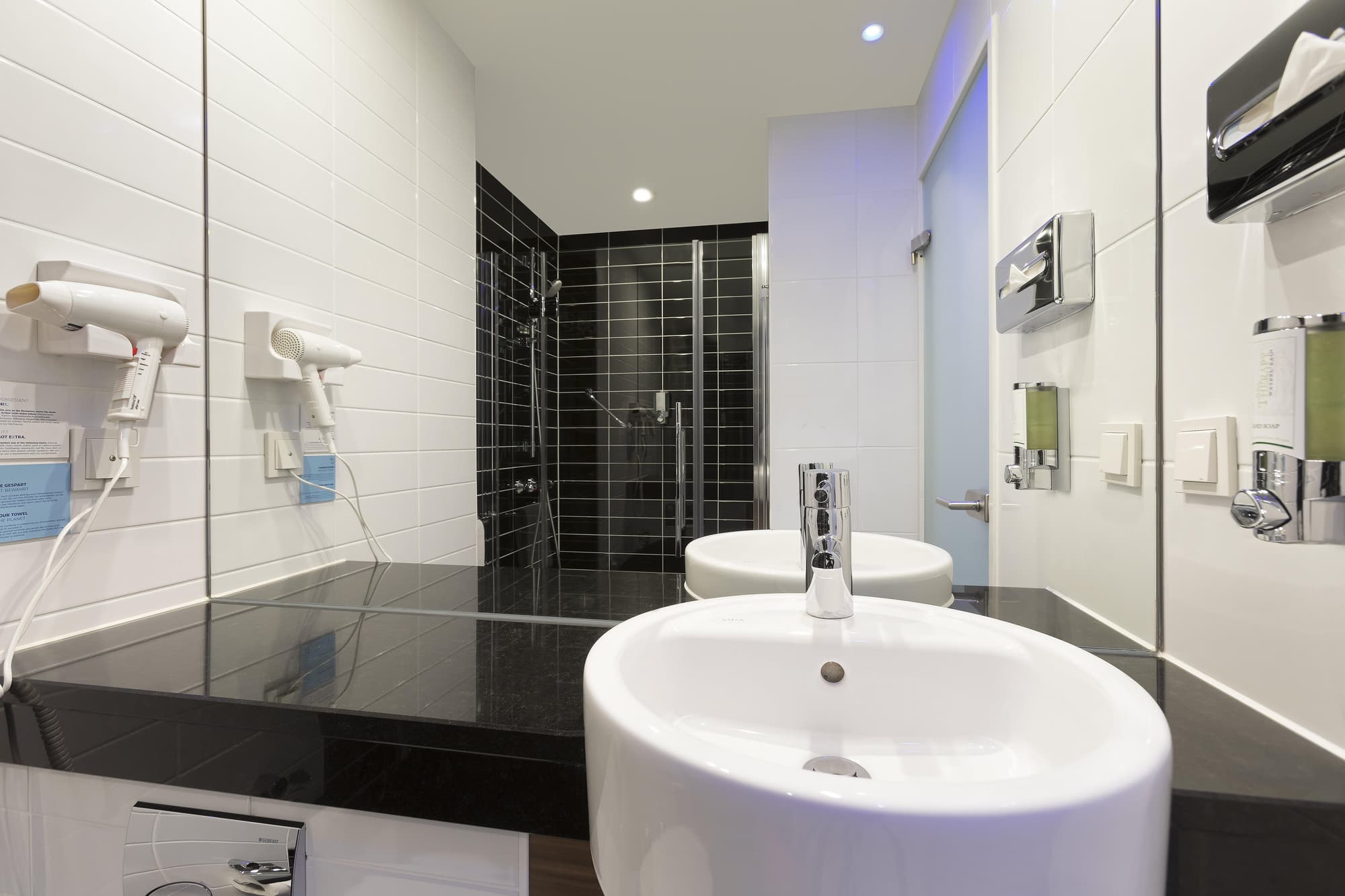 Premier Inn Frankfurt City Centre, Room