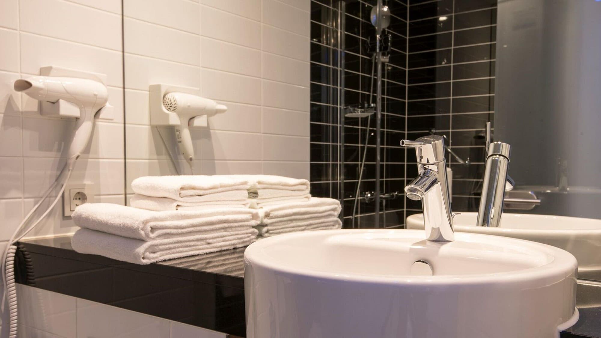 Premier Inn Frankfurt City Centre, Room