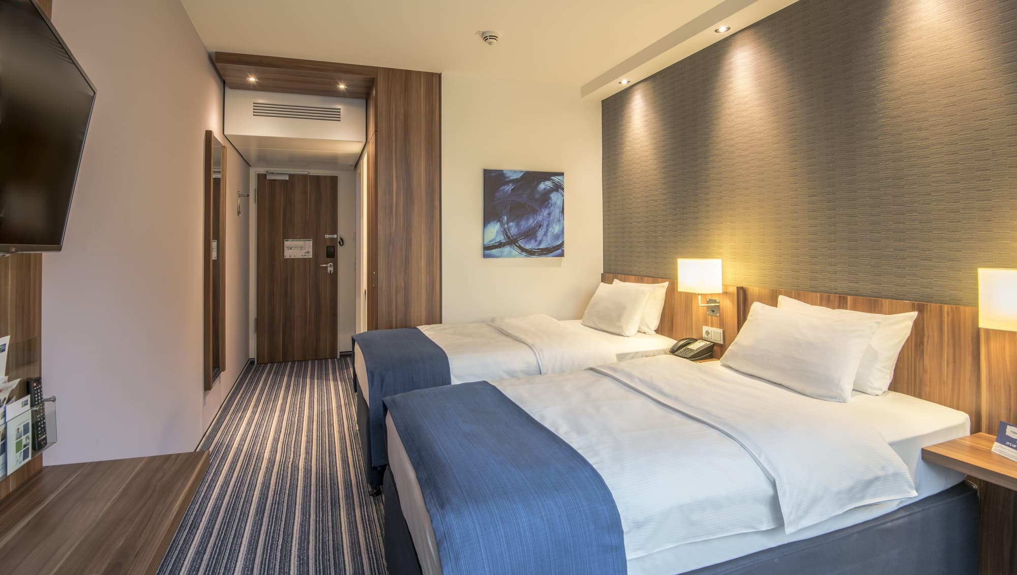 Premier Inn Frankfurt City Centre, Room