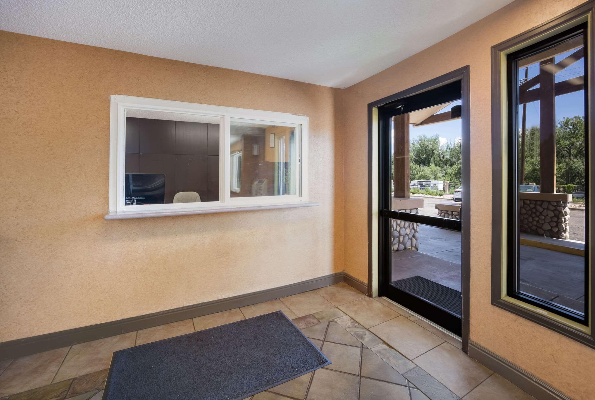 Rodeway Inn Colorado Springs, Lobby