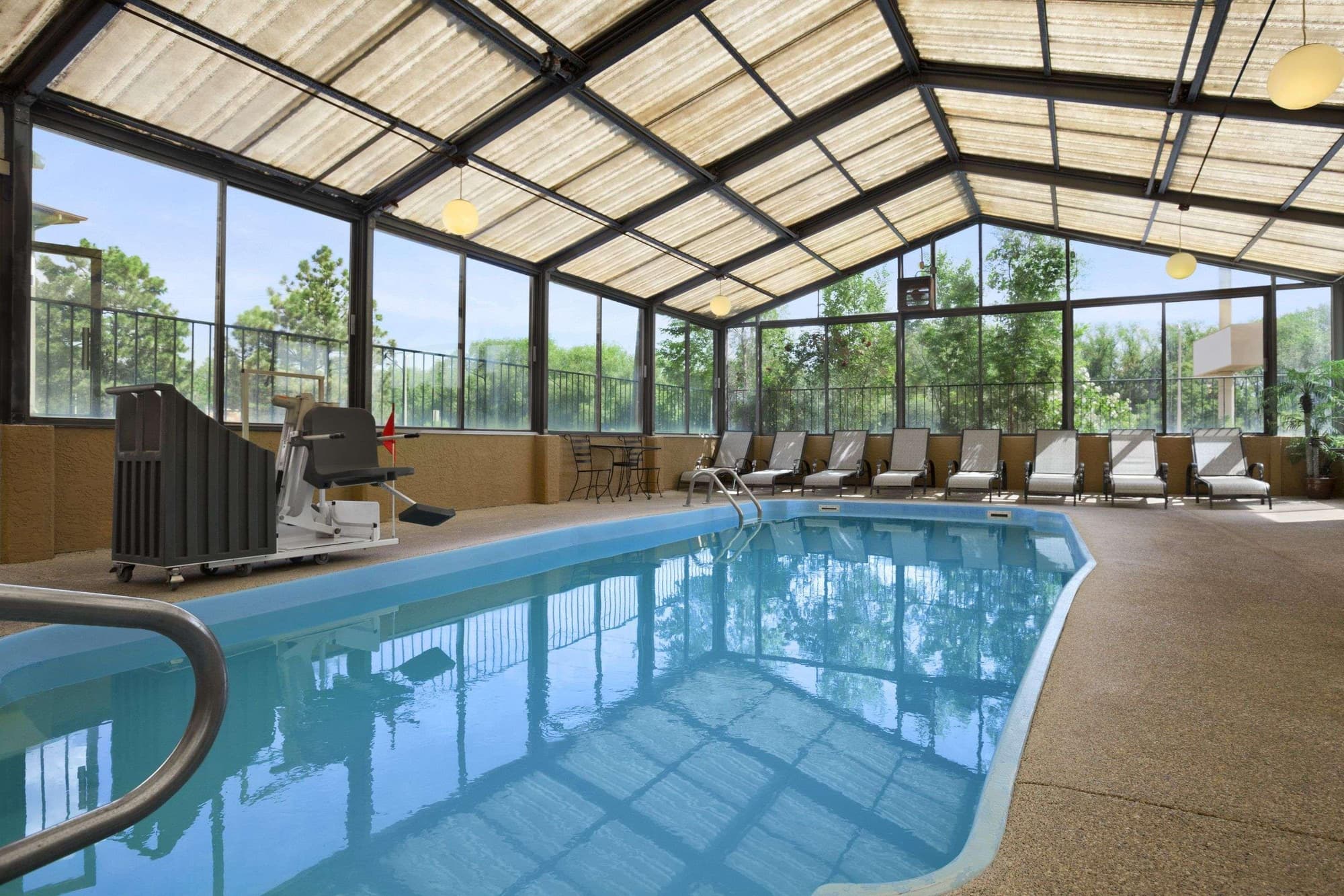 Rodeway Inn Colorado Springs, Pool