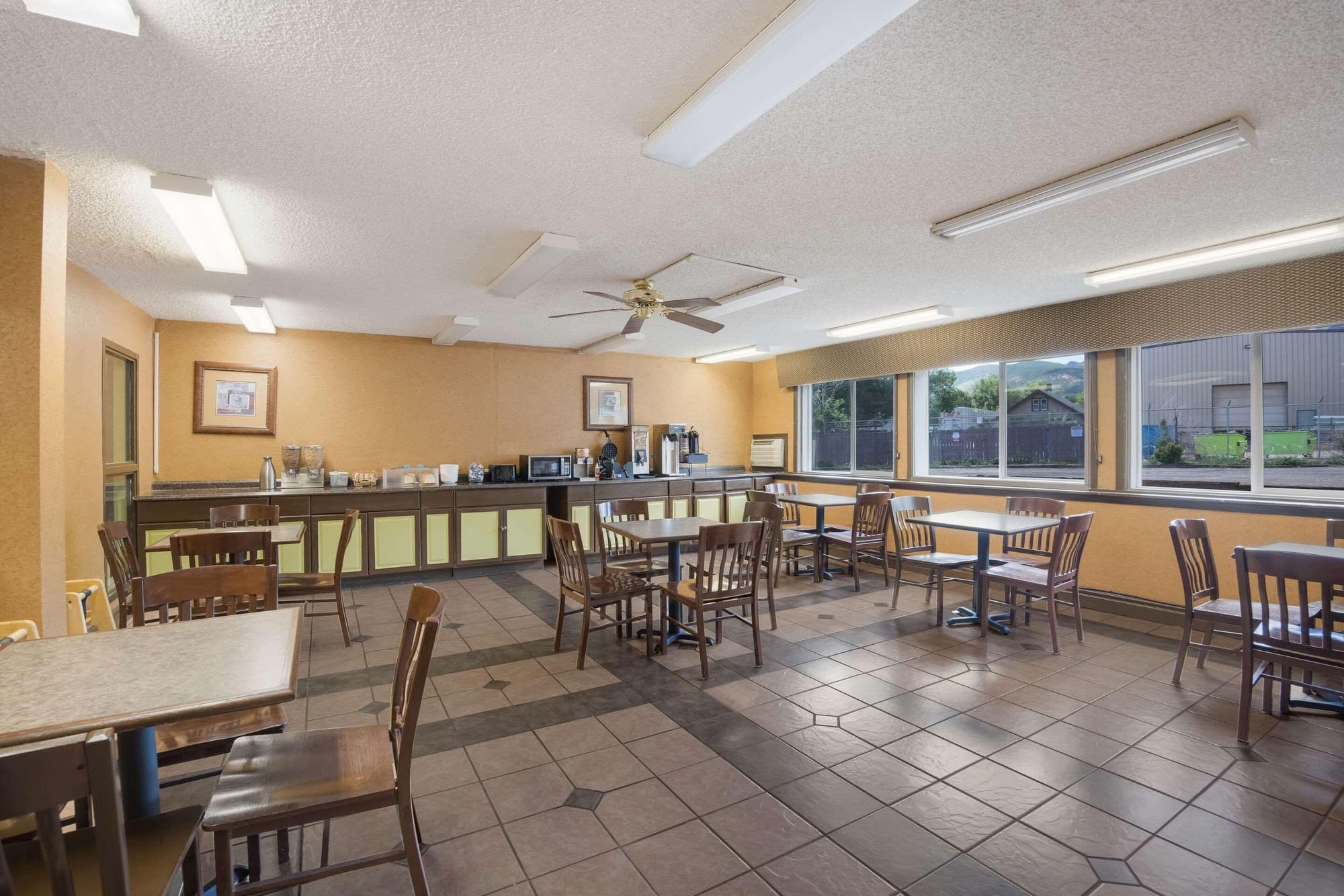 Rodeway Inn Colorado Springs, Restaurant