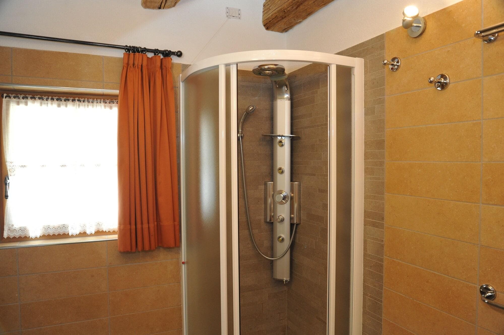 Maso Franceschella, Room