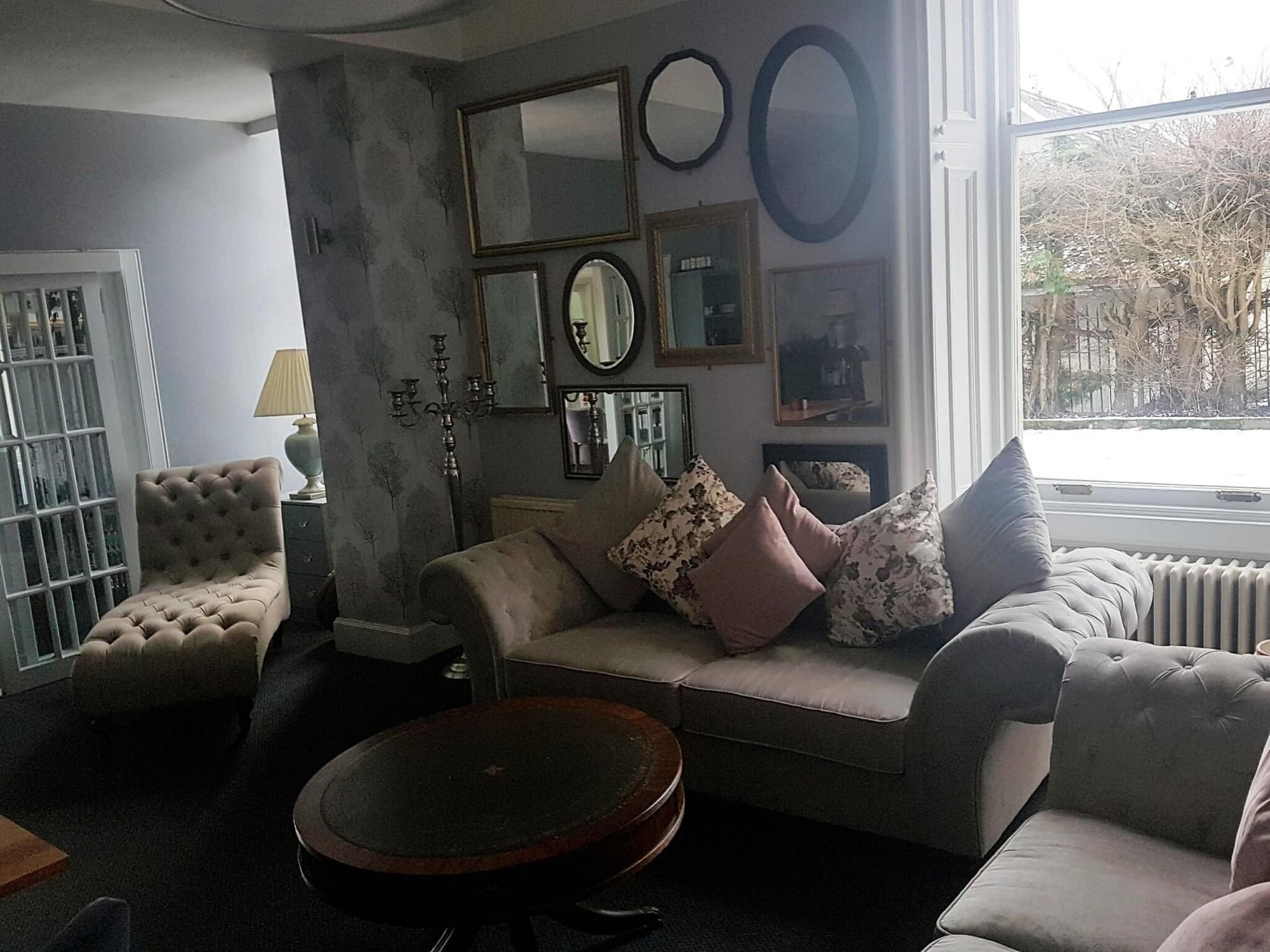 McInnes House Hotel, Lobby