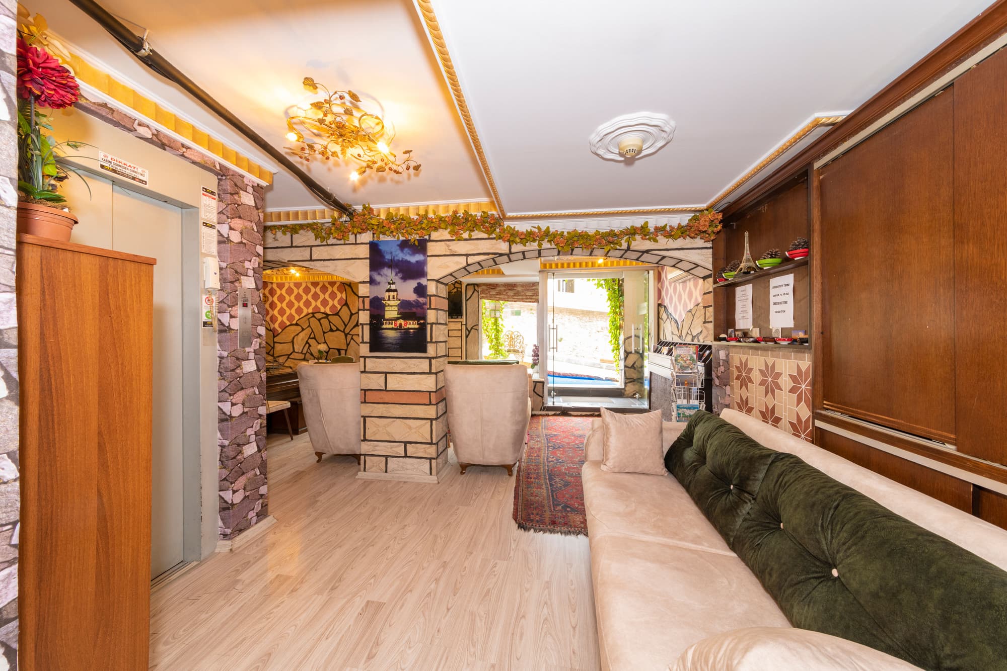 Stone Istanbul, Lobby